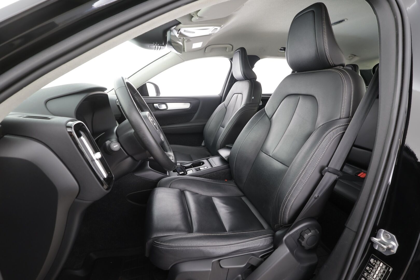 Volvo XC40 2019 T4 Momentum aut - | ACC | Webasto | Nahkasisusta | Sporttipenkit | Pilot assist | LED | Digimittaristo | Lämm. ratti | Merkkihuollot | ALV | 