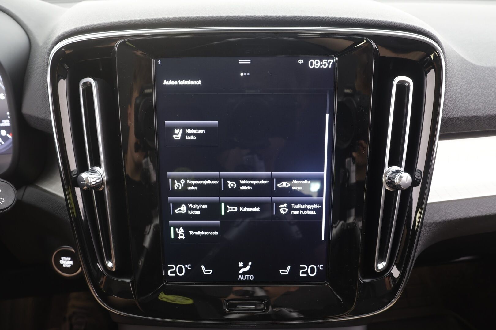 Volvo XC40 2019 T4 Momentum aut - | ACC | Webasto | Nahkasisusta | Sporttipenkit | Pilot assist | LED | Digimittaristo | Lämm. ratti | Merkkihuollot | ALV | 