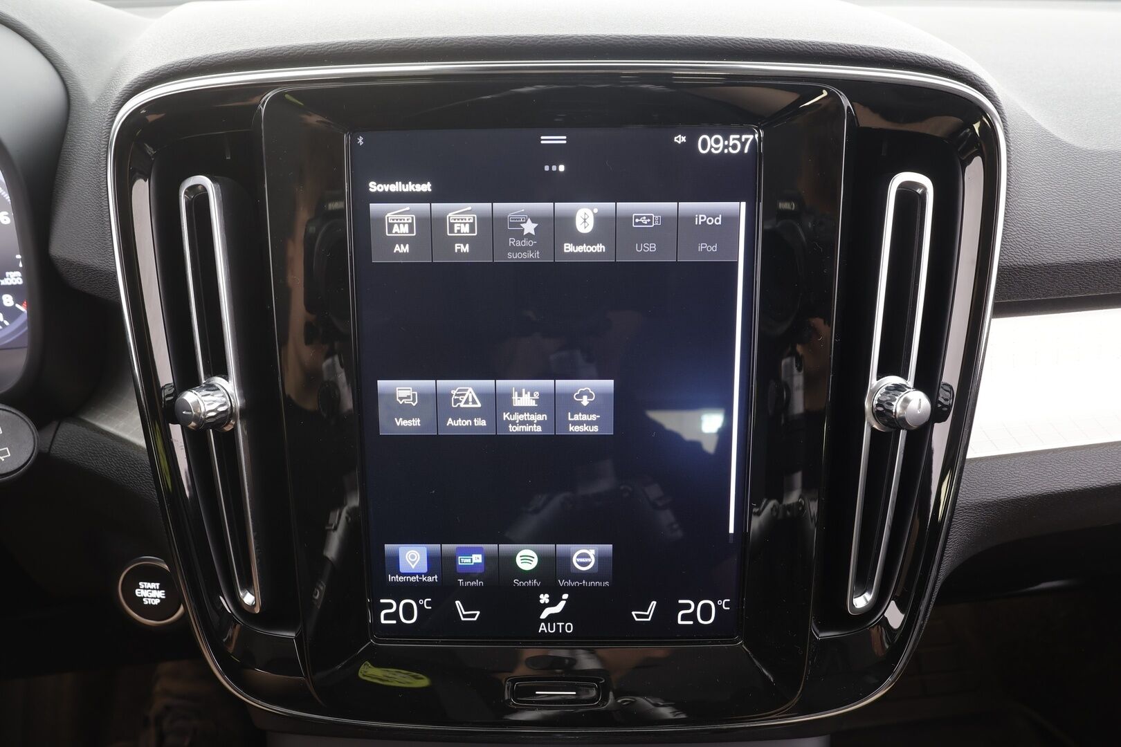 Volvo XC40 2019 T4 Momentum aut - | ACC | Webasto | Nahkasisusta | Sporttipenkit | Pilot assist | LED | Digimittaristo | Lämm. ratti | Merkkihuollot | ALV | 