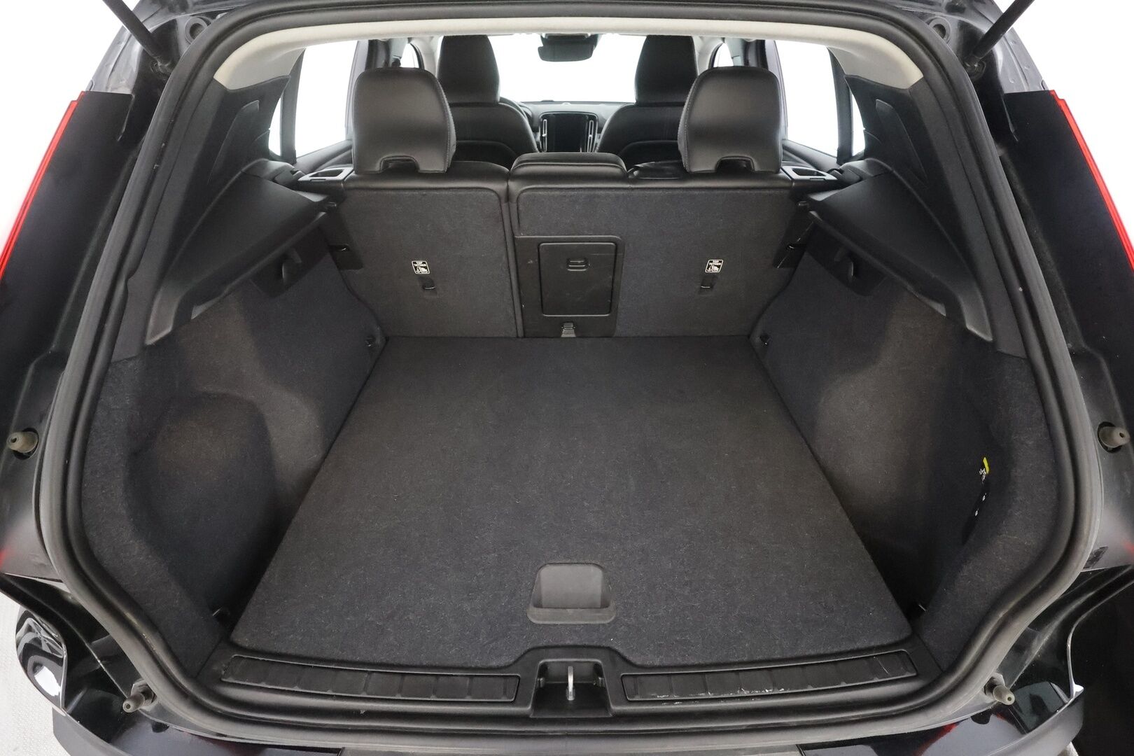 Volvo XC40 2019 T4 Momentum aut - | ACC | Webasto | Nahkasisusta | Sporttipenkit | Pilot assist | LED | Digimittaristo | Lämm. ratti | Merkkihuollot | ALV | 