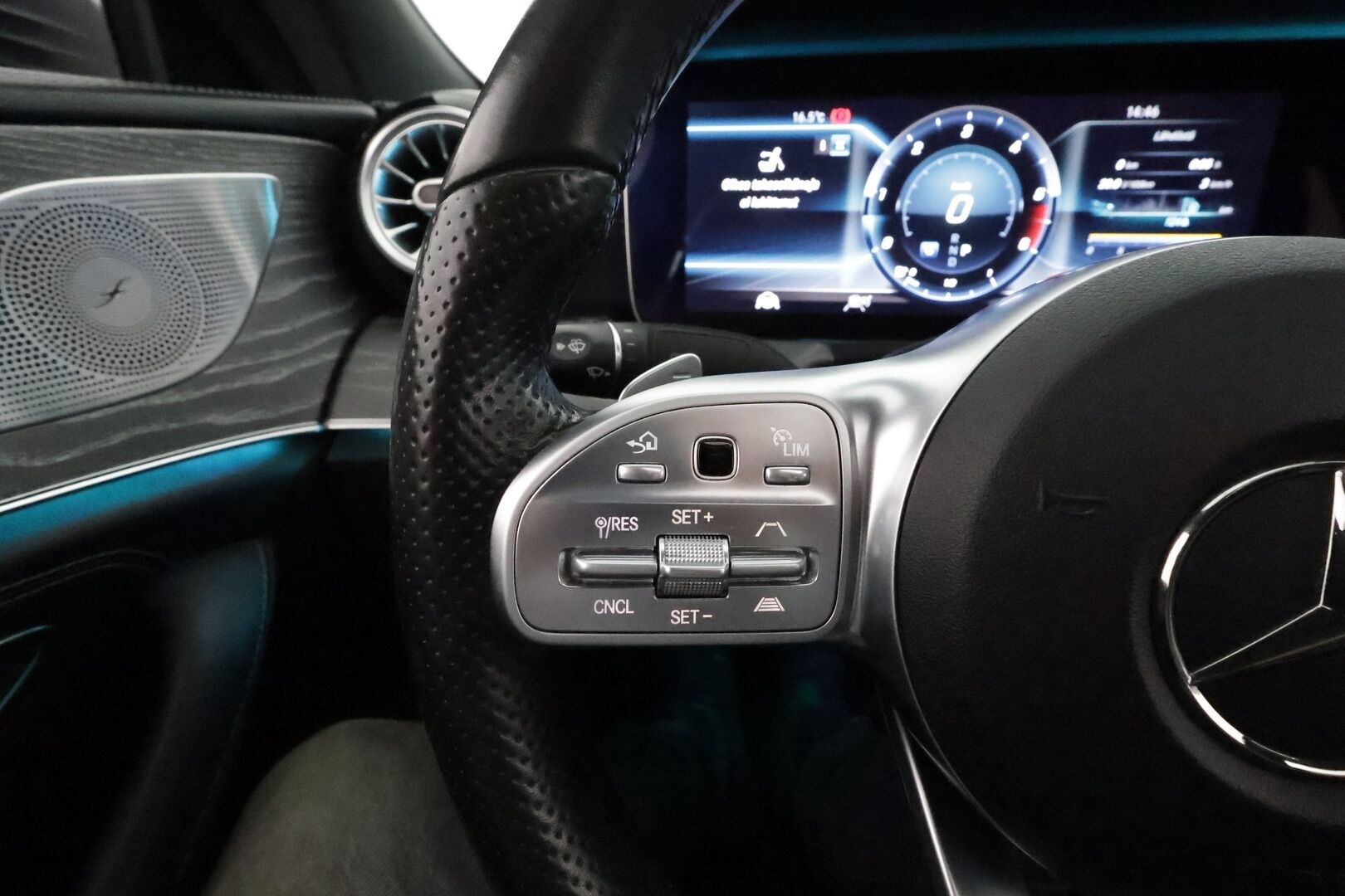 Mercedes-Benz CLS 2018 350 d 4Matic **Burmester / Multibeam LED / Ilma-alusta / 360 kamera / Muistipenkit / Sporttinahat / Lasikatto** - 3,99 % KORKOTARJOUS TÄHÄN AUTOON - 
