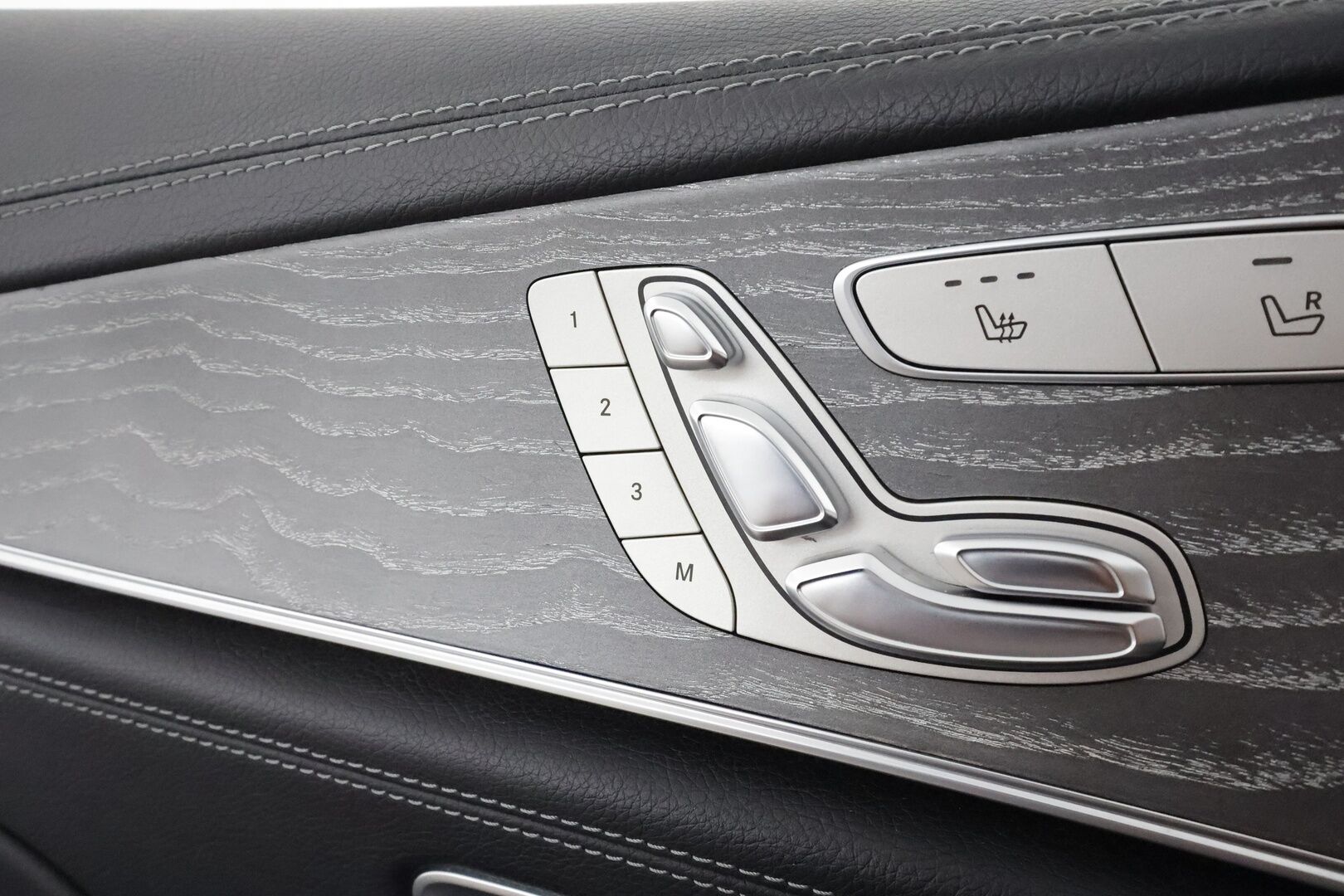 Mercedes-Benz CLS 2018 350 d 4Matic **Burmester / Multibeam LED / Ilma-alusta / 360 kamera / Muistipenkit / Sporttinahat / Lasikatto** - 3,99 % KORKOTARJOUS TÄHÄN AUTOON - 