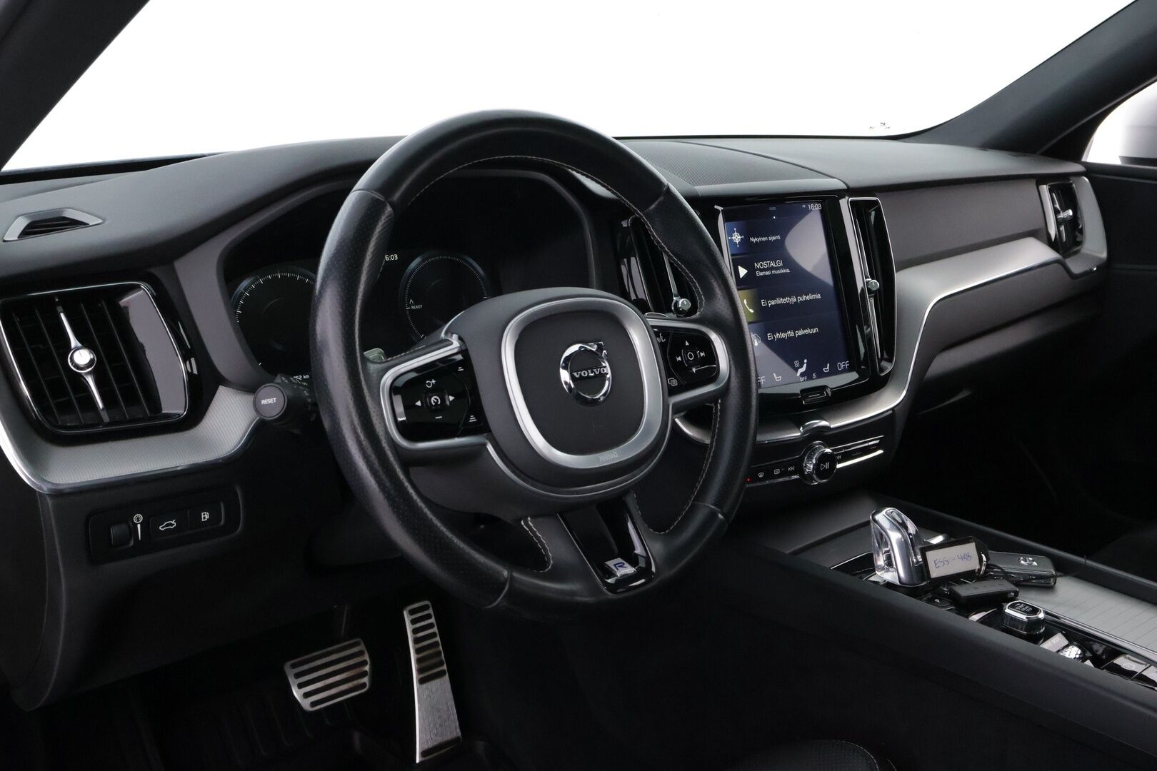 Volvo XC60 2018 T8 AWD R-Design aut - Webasto | Adapt.Vakkari | Koukku | Panoraama | Peruutuskamera | Nahka-Alcantara | High Perf Audio