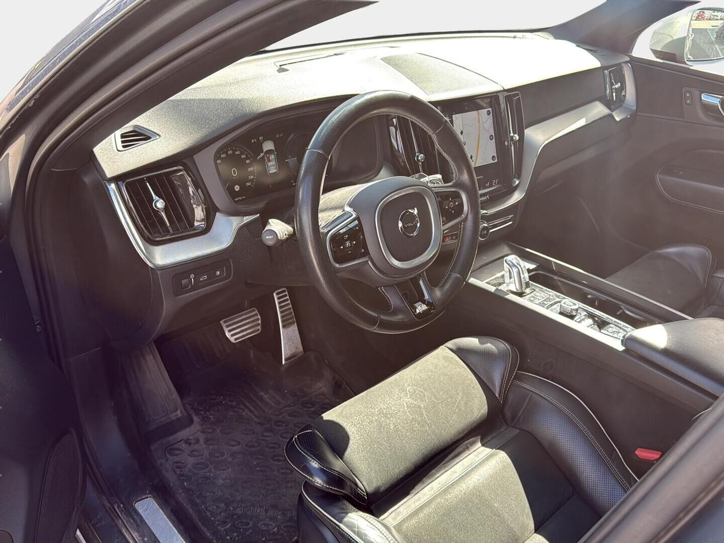 Volvo XC60 2018 T8 AWD R-Design aut * Webasto / Adapt.Vakkari / Koukku / Panoraama / Peruutuskamera / Nahka-Alcantara / High Perf Audio - Full LED / Lämm. Tuulilasi / Juuri tullut Tampereelle! - HULLUT AVAJAISHULINAT KORKOTARJOUS 3,29 %