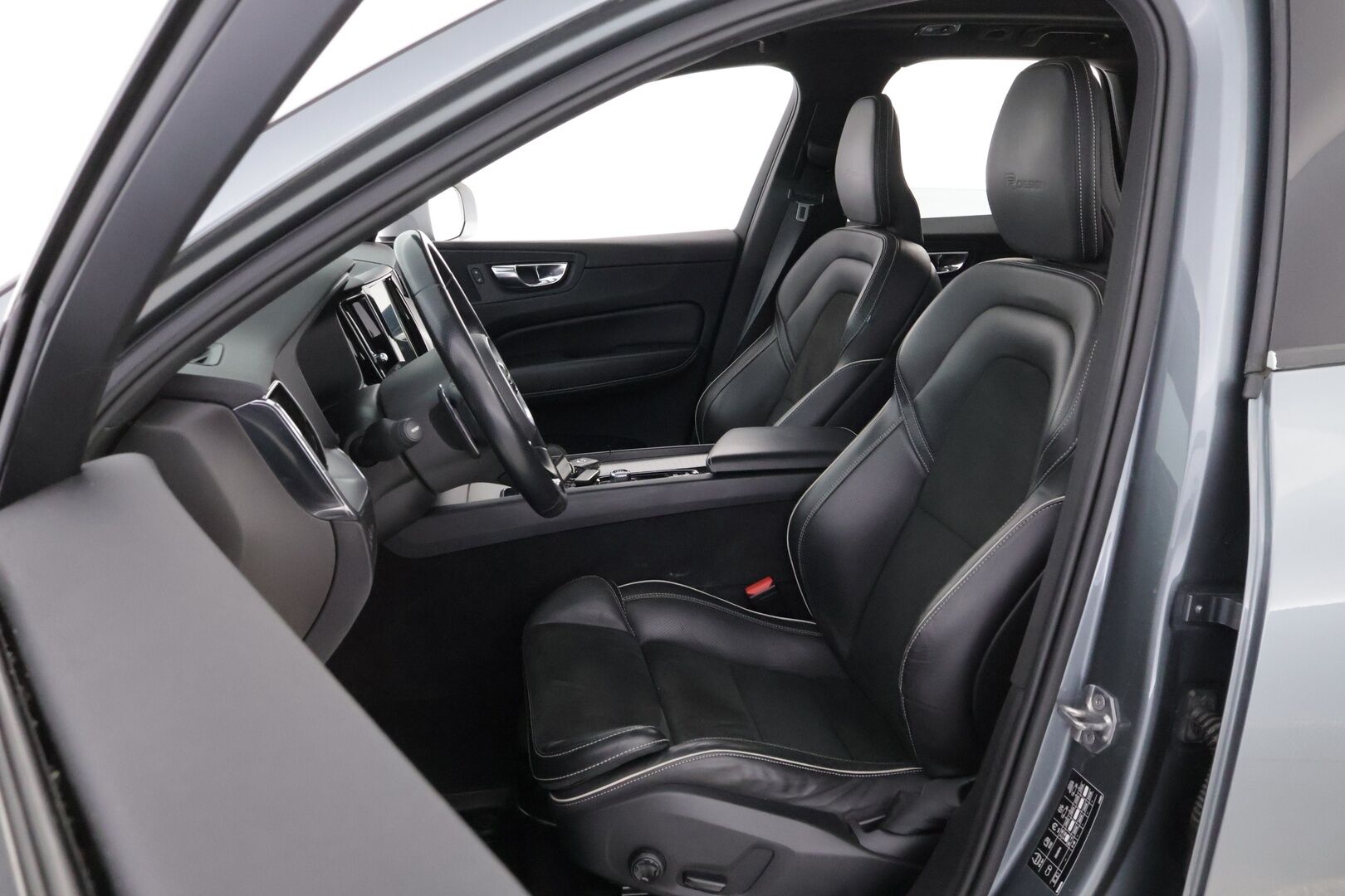 Volvo XC60 2018 T8 AWD R-Design aut - Webasto | Adapt.Vakkari | Koukku | Panoraama | Peruutuskamera | Nahka-Alcantara | High Perf Audio
