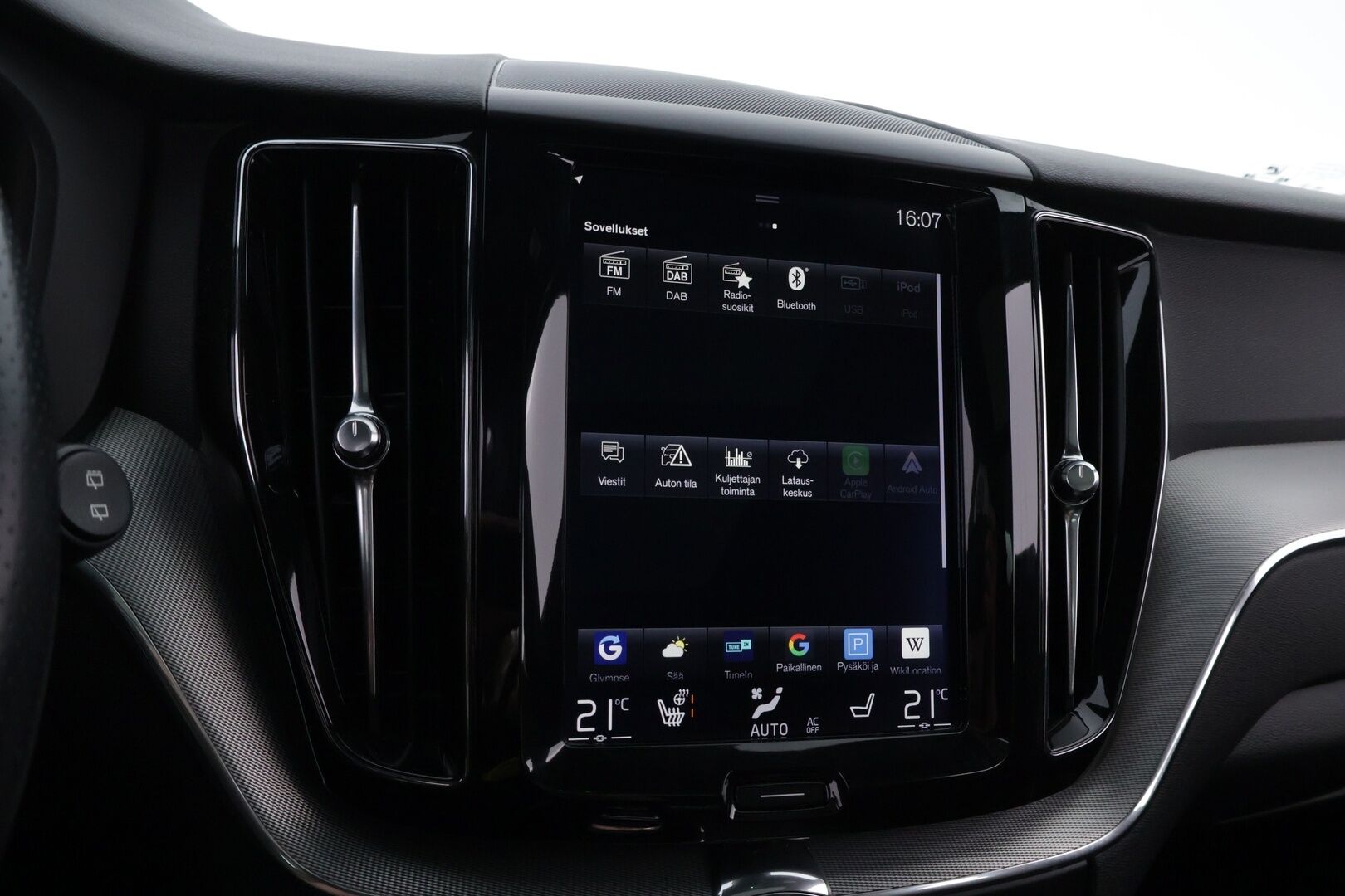Volvo XC60 2018 T8 AWD R-Design aut - Webasto | Adapt.Vakkari | Koukku | Panoraama | Peruutuskamera | Nahka-Alcantara | High Perf Audio