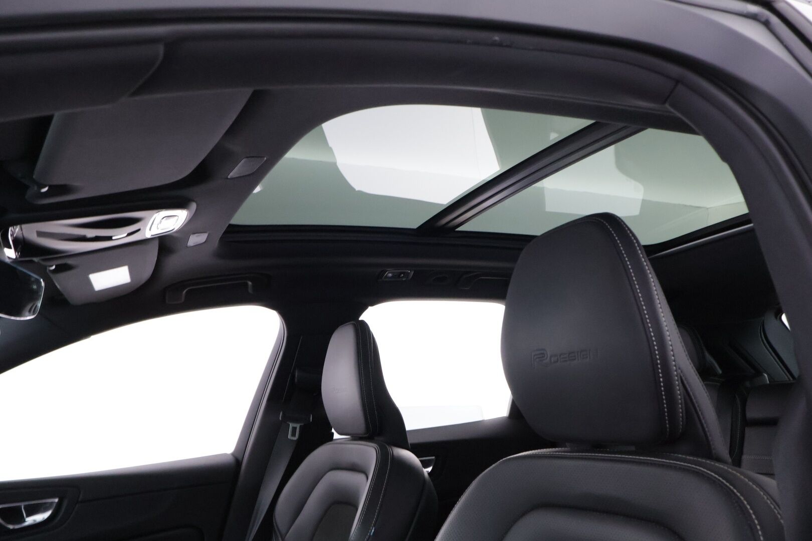 Volvo XC60 2018 T8 AWD R-Design aut - Webasto | Adapt.Vakkari | Koukku | Panoraama | Peruutuskamera | Nahka-Alcantara | High Perf Audio