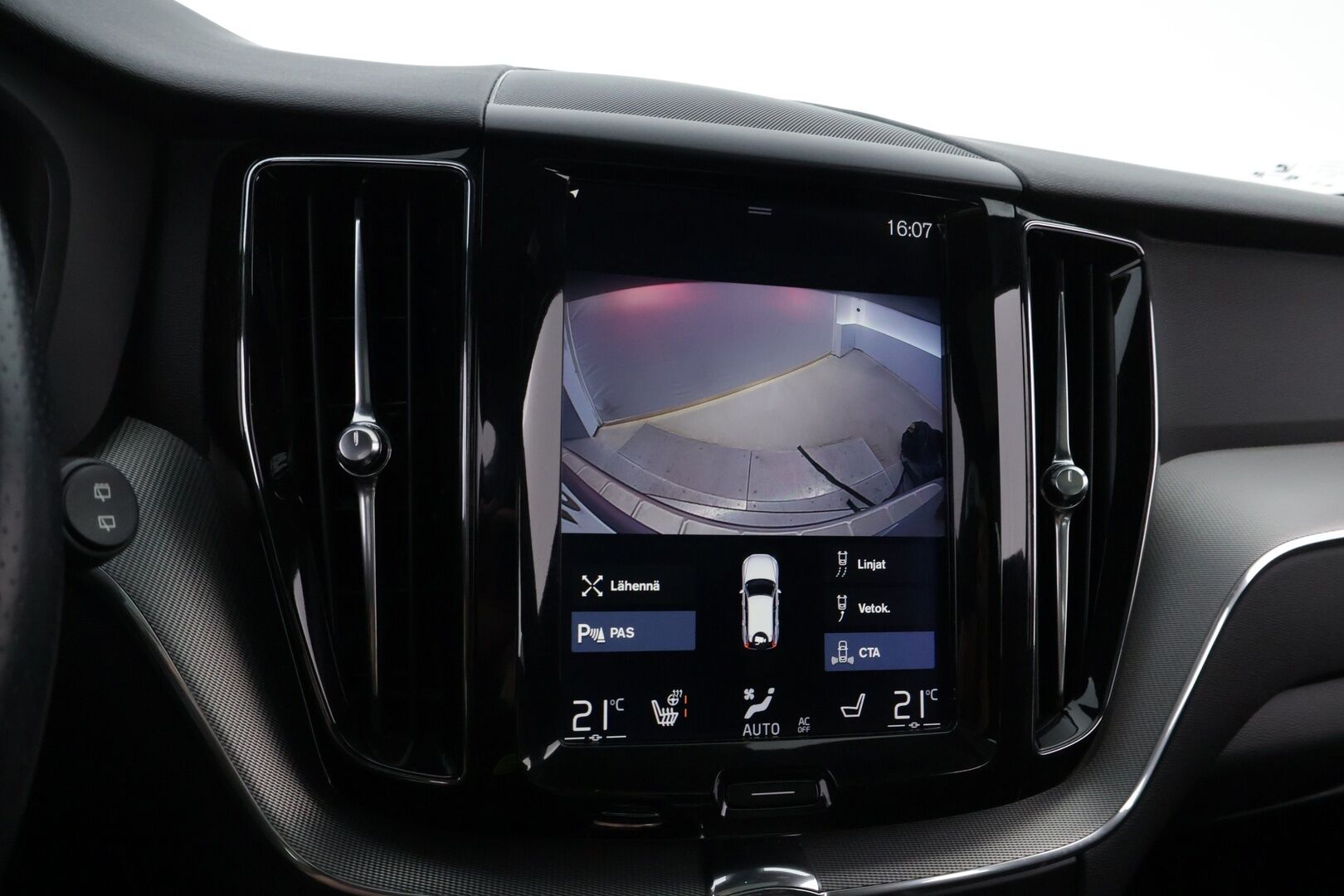 Volvo XC60 2018 T8 AWD R-Design aut - Webasto | Adapt.Vakkari | Koukku | Panoraama | Peruutuskamera | Nahka-Alcantara | High Perf Audio
