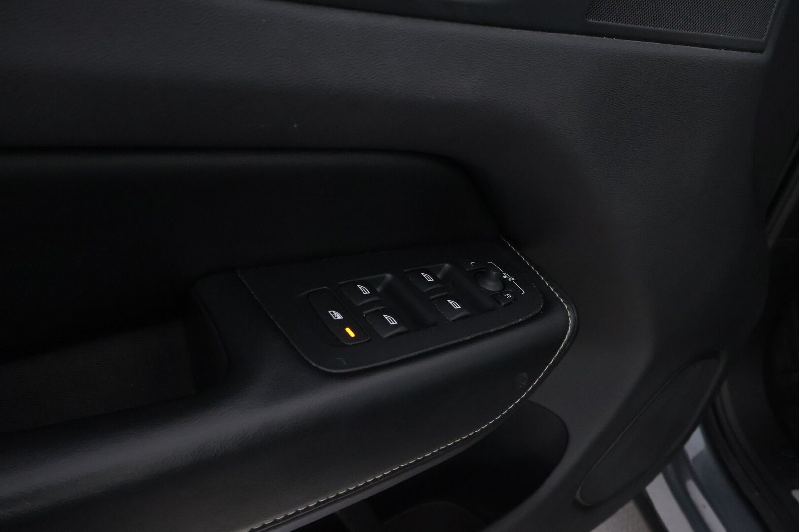 Volvo XC60 2018 T8 AWD R-Design aut - Webasto | Adapt.Vakkari | Koukku | Panoraama | Peruutuskamera | Nahka-Alcantara | High Perf Audio