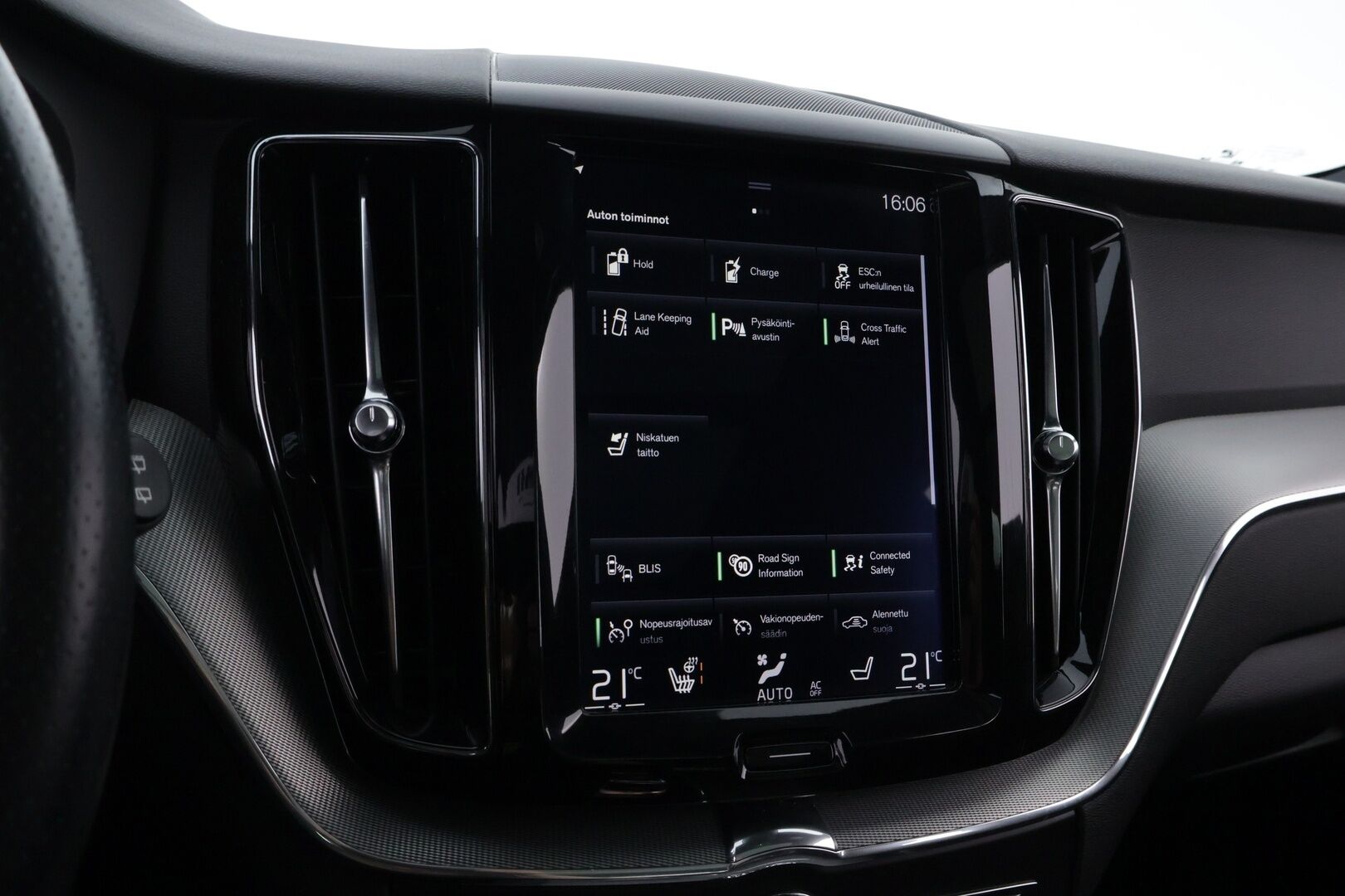Volvo XC60 2018 T8 AWD R-Design aut - Webasto | Adapt.Vakkari | Koukku | Panoraama | Peruutuskamera | Nahka-Alcantara | High Perf Audio