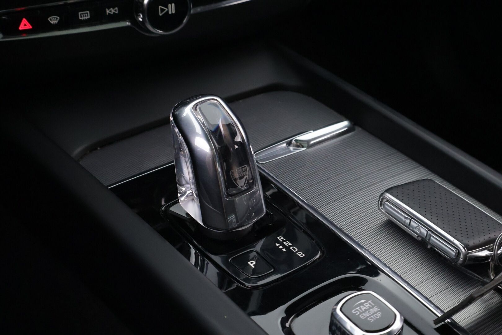 Volvo XC60 2018 T8 AWD R-Design aut - Webasto | Adapt.Vakkari | Koukku | Panoraama | Peruutuskamera | Nahka-Alcantara | High Perf Audio