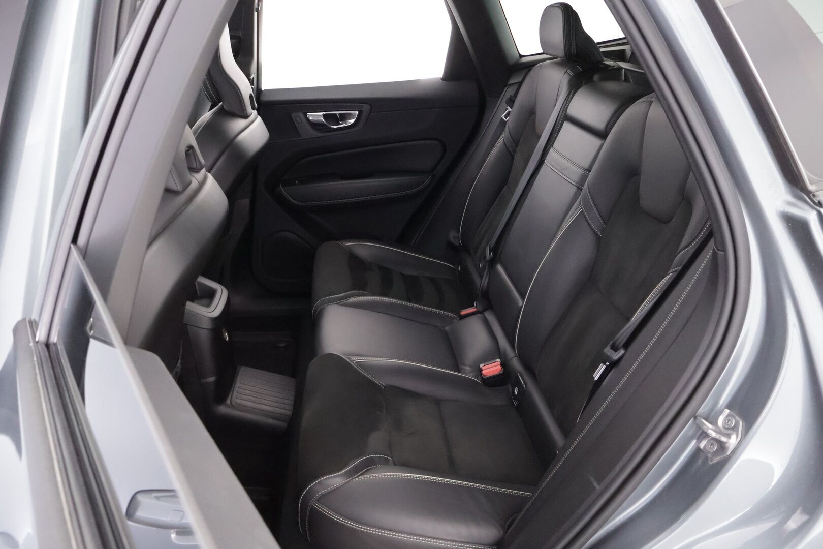 Volvo XC60 2018 T8 AWD R-Design aut - Webasto | Adapt.Vakkari | Koukku | Panoraama | Peruutuskamera | Nahka-Alcantara | High Perf Audio