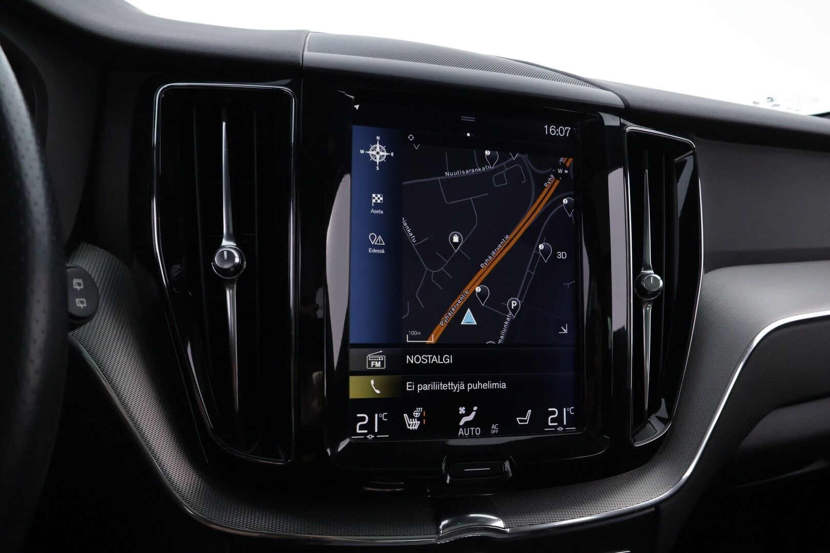 Volvo XC60 2018 T8 AWD R-Design aut - Webasto | Adapt.Vakkari | Koukku | Panoraama | Peruutuskamera | Nahka-Alcantara | High Perf Audio