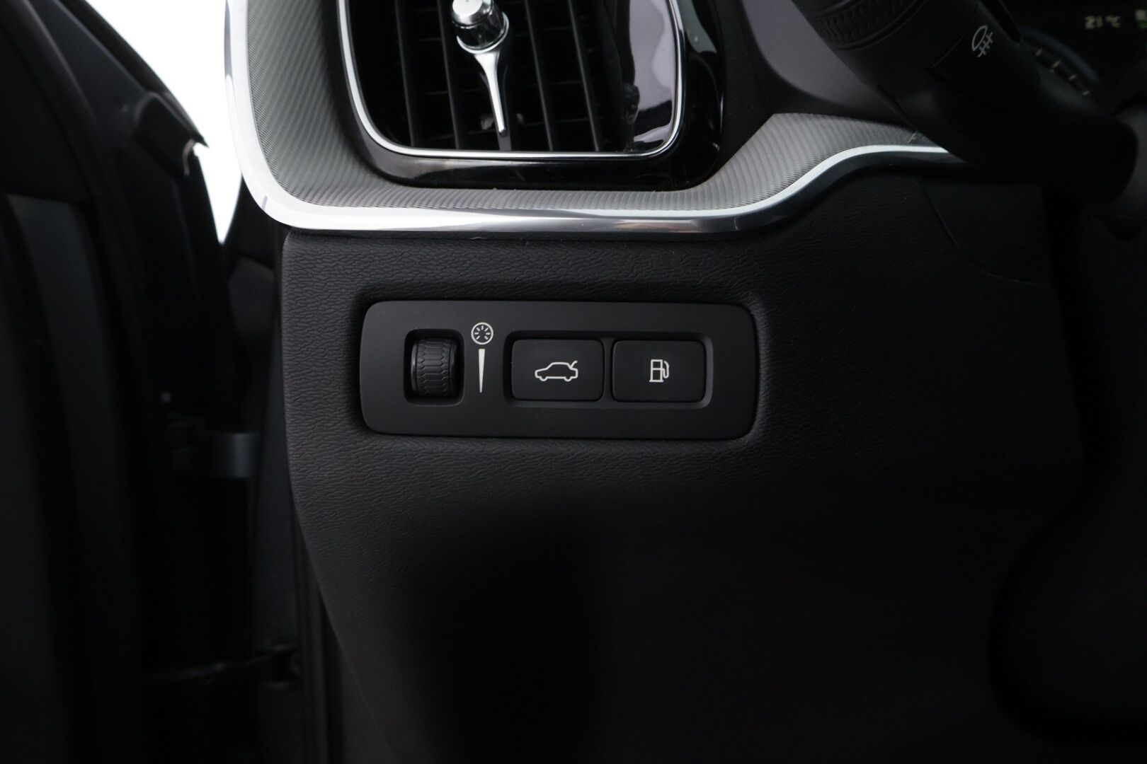 Volvo XC60 2018 T8 AWD R-Design aut - Webasto | Adapt.Vakkari | Koukku | Panoraama | Peruutuskamera | Nahka-Alcantara | High Perf Audio