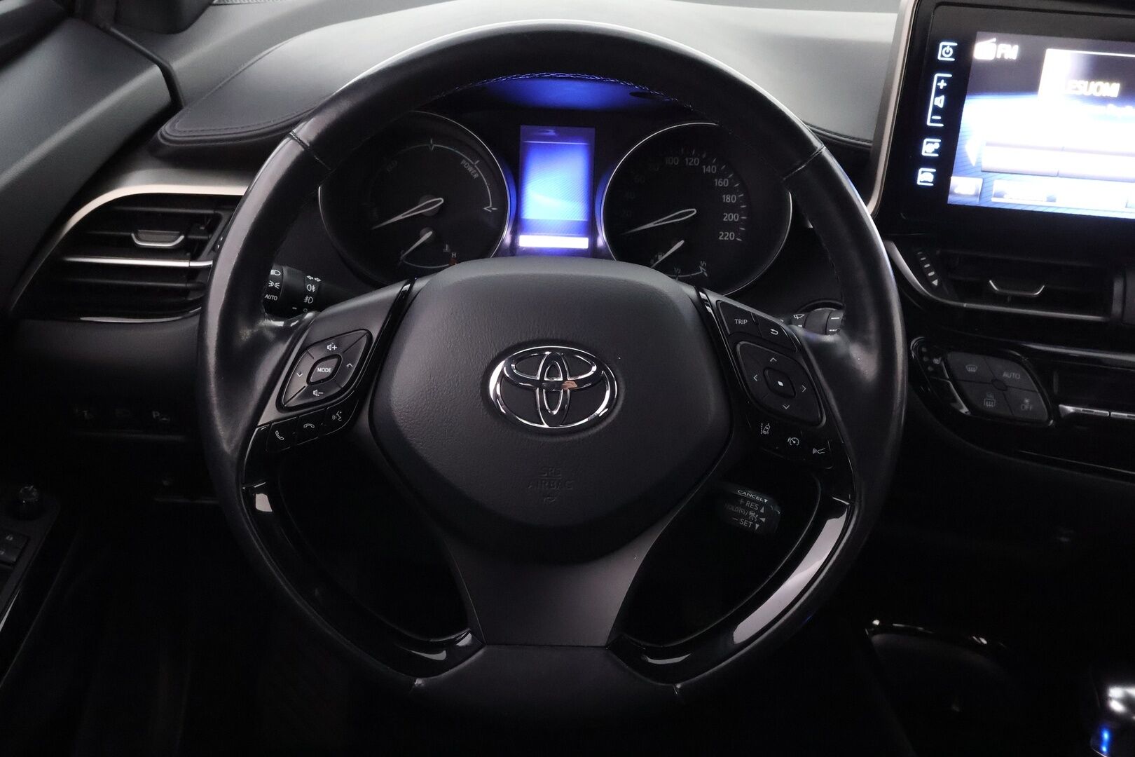 Toyota C-HR 2018 1,8 Hybrid Premium * Adapt.Vakkari / Peruutuskamera / BLIS / Ratinlämmitys / Navi / KeylessGo - Kahdet renkaat aluvantein / Juuri tullut Tampereelle! - HULLUT JOULUT KORKOTARJOUS 2,49% 