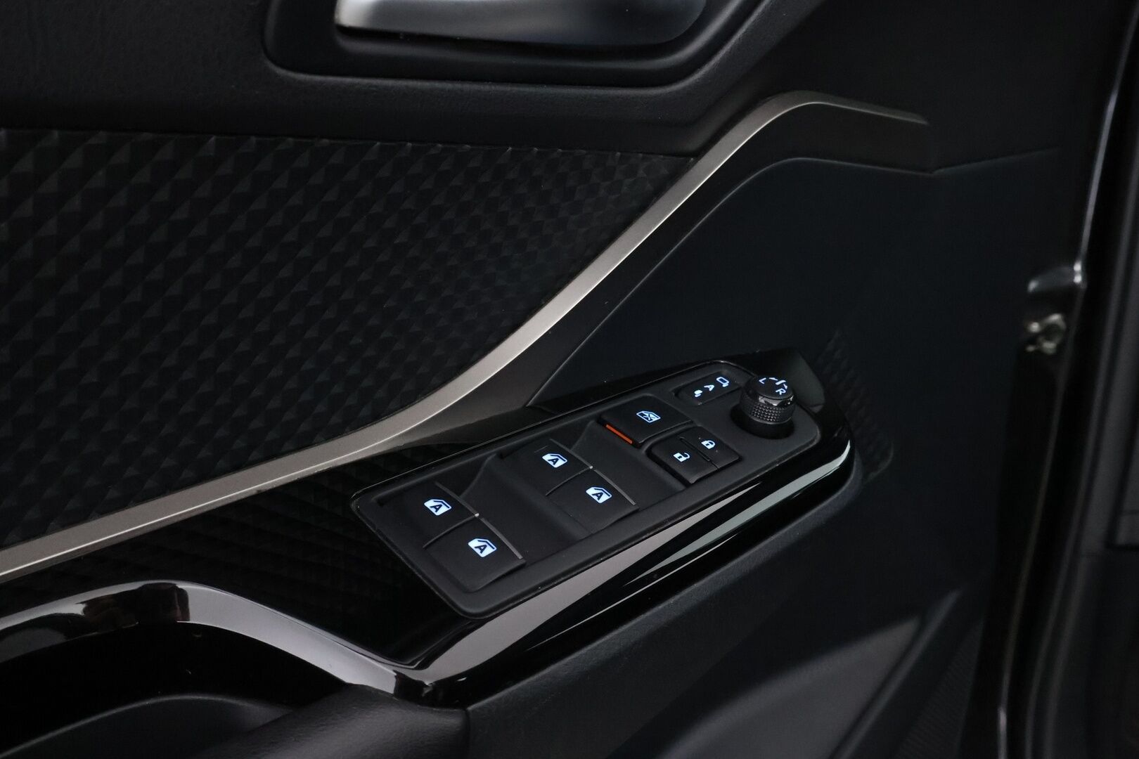 Toyota C-HR 2018 1,8 Hybrid Premium * Adapt.Vakkari / Peruutuskamera / BLIS / Ratinlämmitys / Navi / KeylessGo - Kahdet renkaat aluvantein / Juuri tullut Tampereelle!