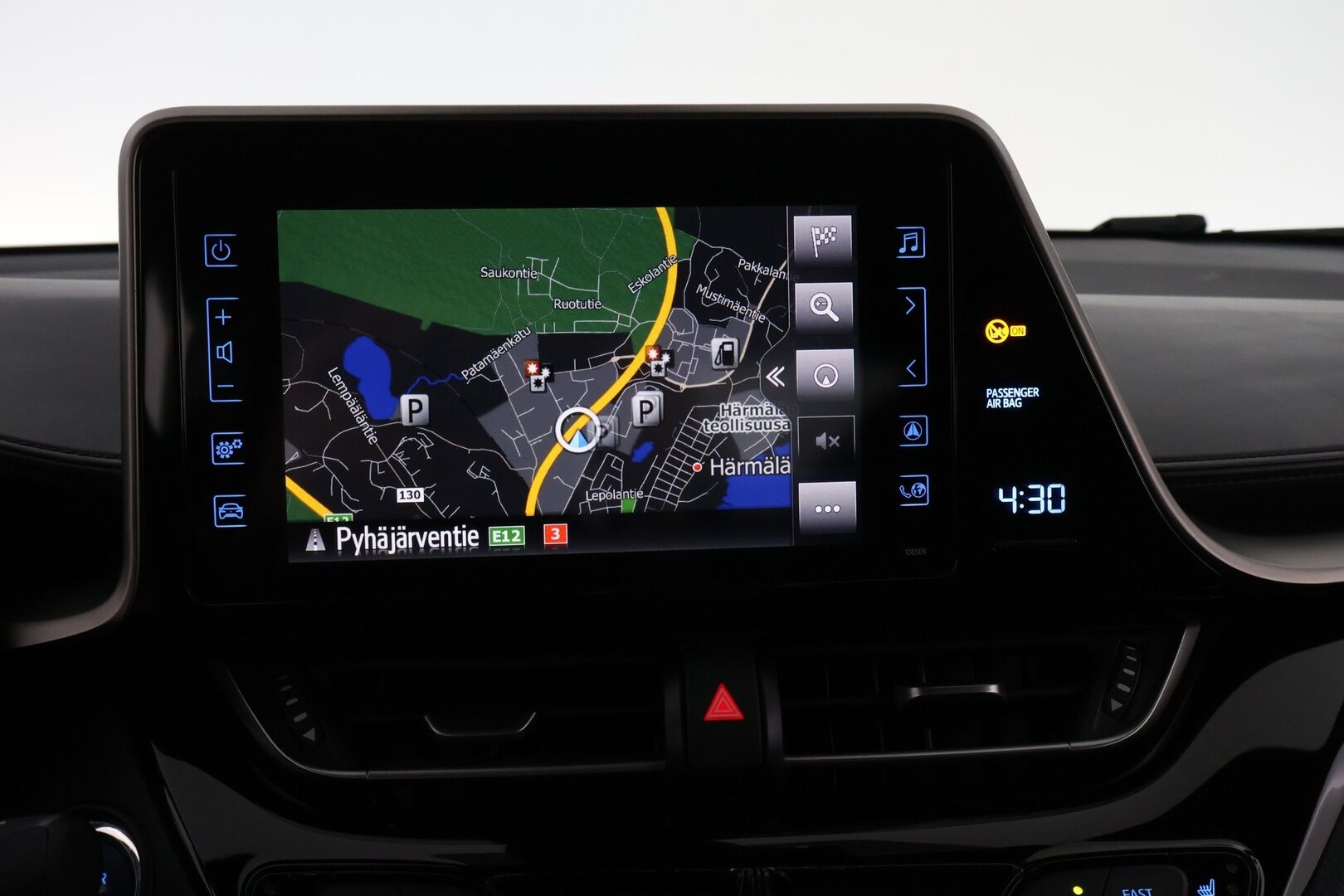 Toyota C-HR 2018 1,8 Hybrid Premium * Adapt.Vakkari / Peruutuskamera / BLIS / Ratinlämmitys / Navi / KeylessGo - Kahdet renkaat aluvantein / Juuri tullut Tampereelle! - HULLUT JOULUT KORKOTARJOUS 2,49% 