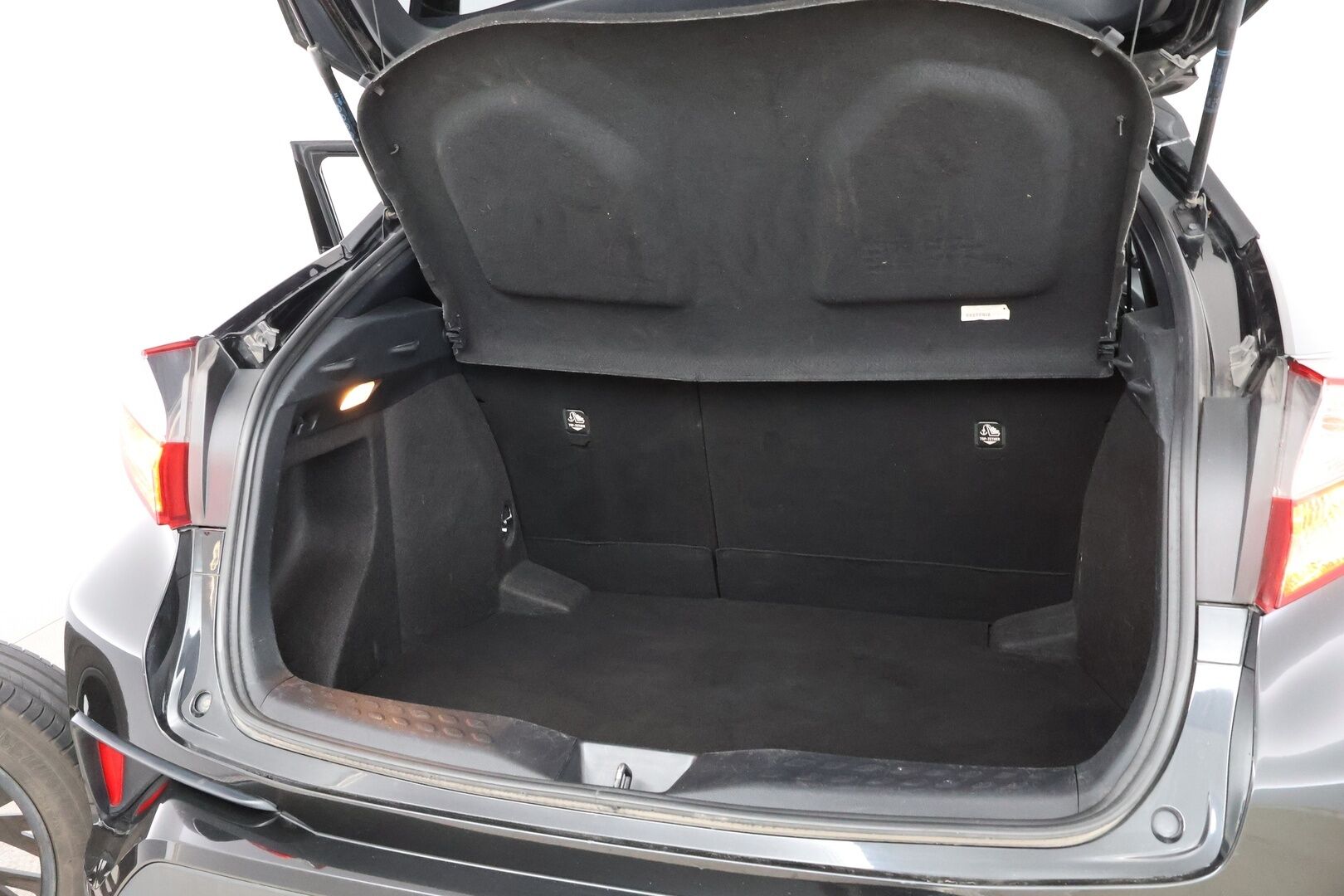 Toyota C-HR 2018 1,8 Hybrid Premium * Adapt.Vakkari / Peruutuskamera / BLIS / Ratinlämmitys / Navi / KeylessGo - Kahdet renkaat aluvantein / Juuri tullut Tampereelle!