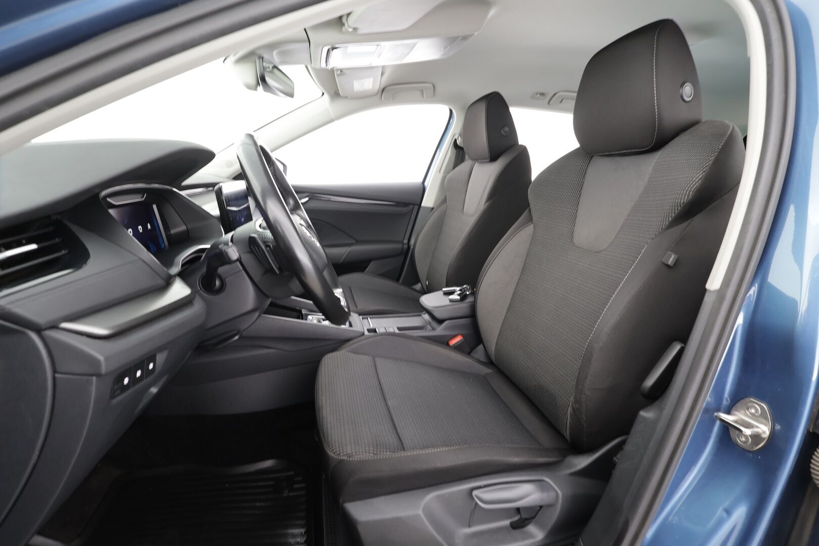 Skoda Octavia 2021 Combi 1,0 TSI Ambition eTEC DSG * Webasto / LED / P.Tutkat / Vakkari / Kaistavahti / Keyless * - 1-om Suomi-auto / Merkkihuollot / Kahdet renkaat aluvanteilla