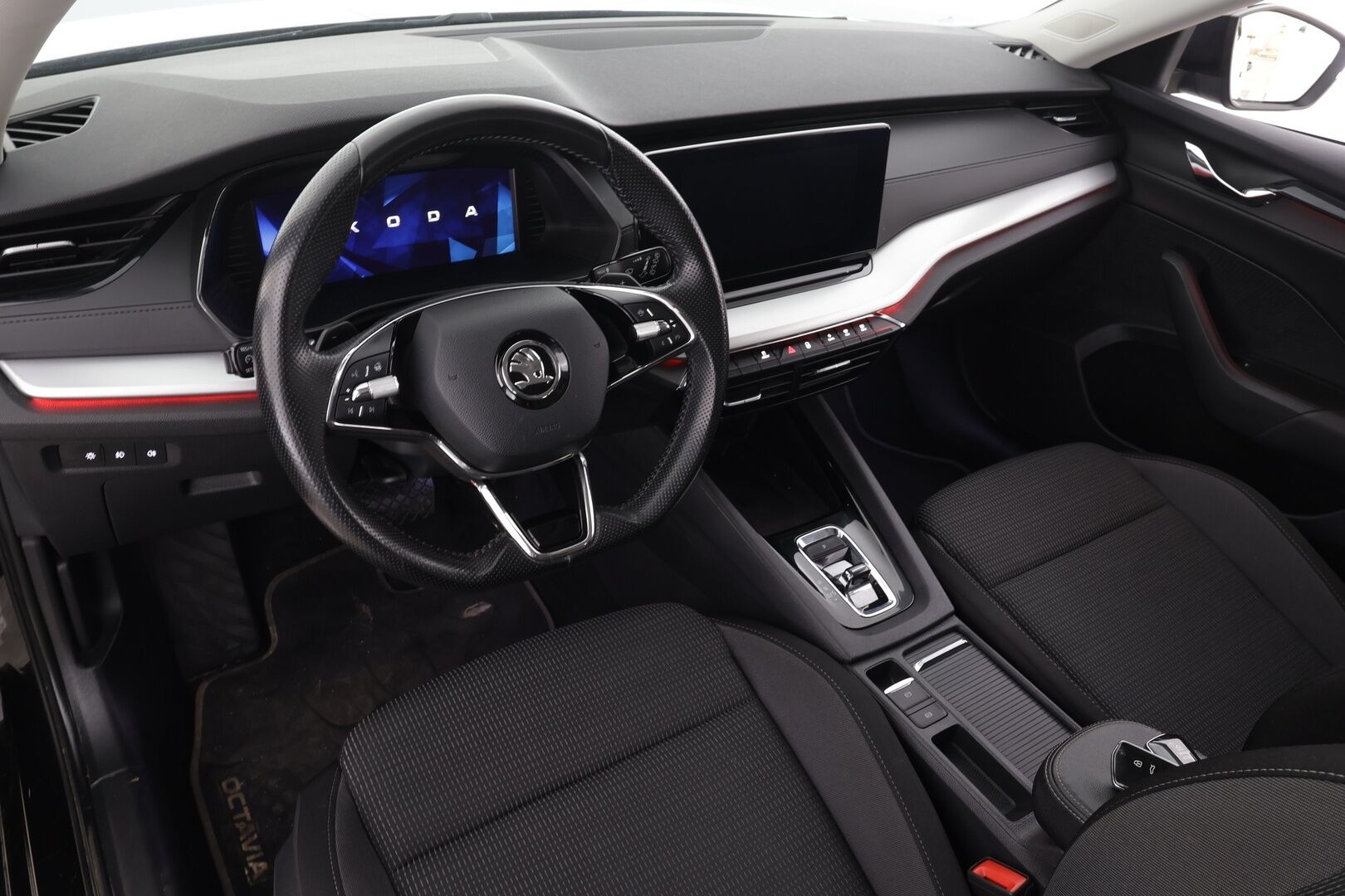 Skoda Octavia 2021 Combi 1,5 TSI Ambition eTEC DSG * LED / P.tutkat / Navi / Kaistavahti / Digimittaristo / Keyless * - Webasto / Koukku / Suomi-auto / Merkkihuollot / Kahdet renkaat aluvanteilla