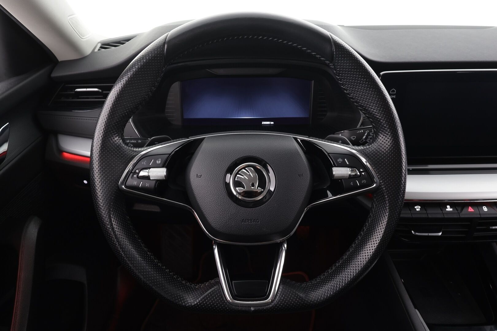 Skoda Octavia 2021 Combi 1,5 TSI Ambition eTEC DSG * LED / P.tutkat / Navi / Kaistavahti / Digimittaristo / Keyless * - Webasto / Koukku / Suomi-auto / Merkkihuollot / Kahdet renkaat aluvanteilla