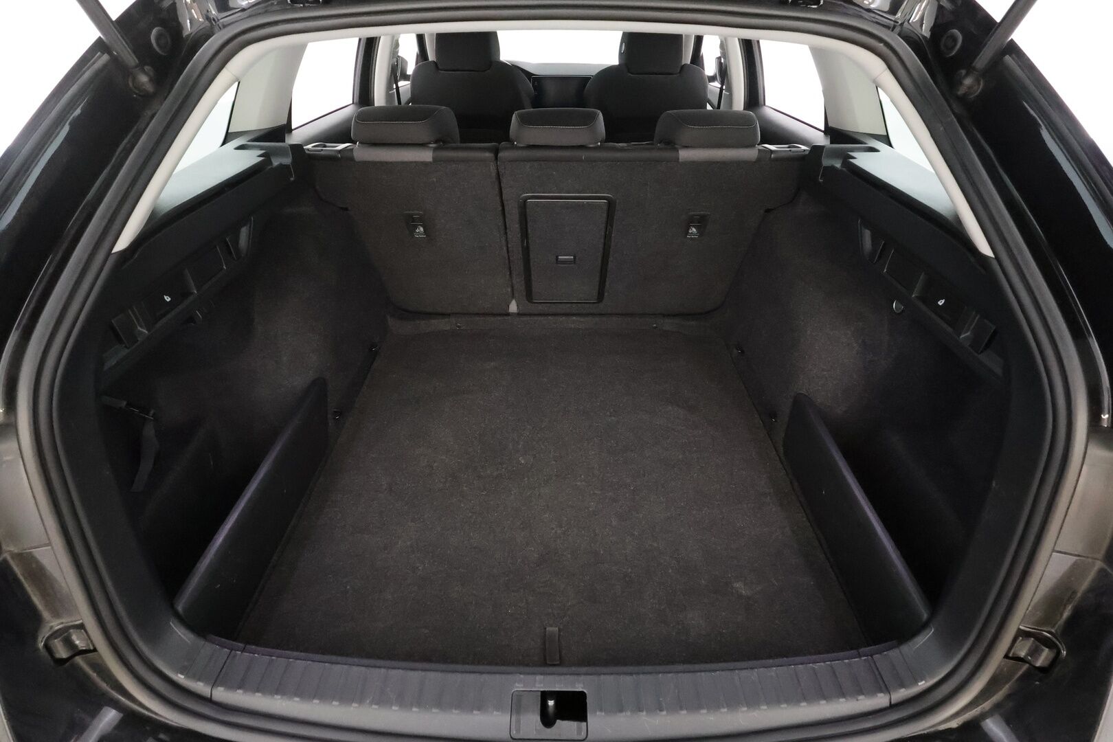 Skoda Octavia 2021 Combi 1,5 TSI Ambition eTEC DSG * LED / P.tutkat / Navi / Kaistavahti / Digimittaristo / Keyless * - Webasto / Koukku / Suomi-auto / Merkkihuollot / Kahdet renkaat aluvanteilla