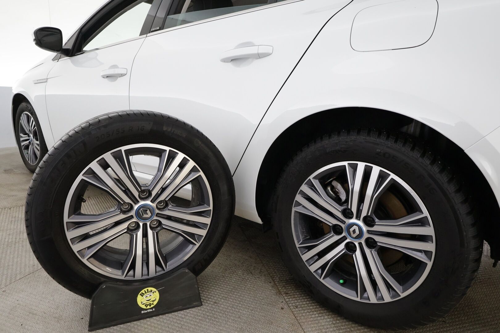 Renault Megane 2021 Sport Tourer E-TECH Plug-in hybrid Intens * Digimittaristo / LED / P.Kamera / Navi / Kaistavahti / Keyless * - HUD / Suomi-auto / Kahdet renkaat / Merkkihuollot - HULLUT AVAJAISHULINAT KORKOTARJOUS 3,29 %