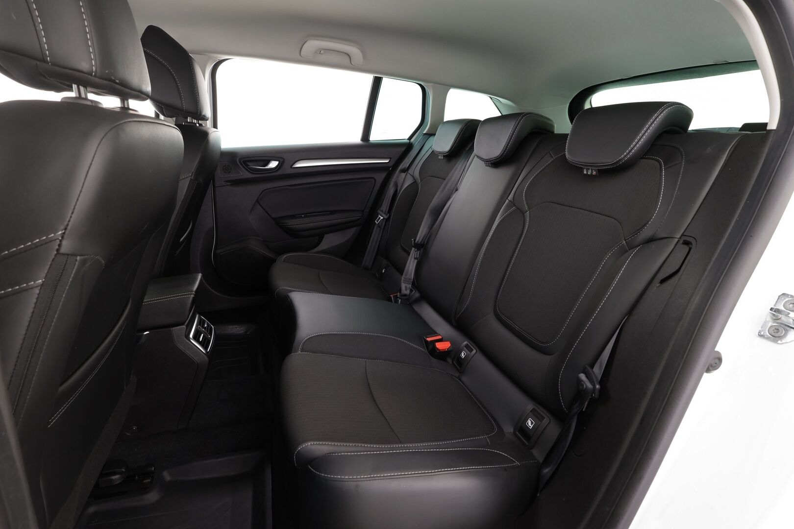 Renault Megane 2021 Sport Tourer E-TECH Plug-in hybrid Intens * LED / P.Kamera / Navi / Kaistavahti / Keyless * - HUD / Suomi-auto / Kahdet renkaat / Merkkihuollot