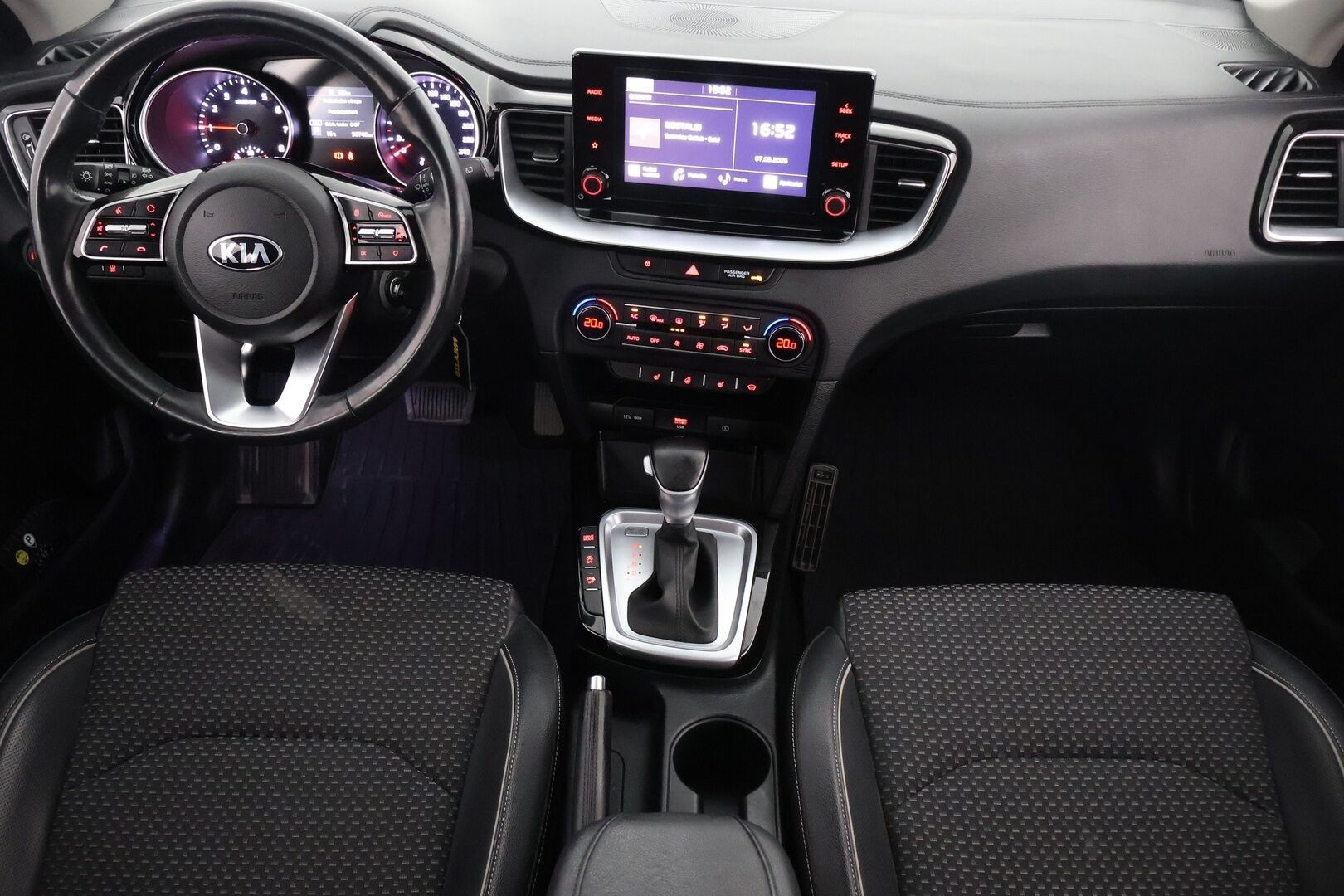 Kia Ceed 2022 1,0 T-GDI Mild-Hybrid 120hv EX SW DCT / Lämpöratti / Kaistavahti / P.kamera / CarPlay - 1- omisteinen Suomi-Auto / Erinomaisesti Huollettu!