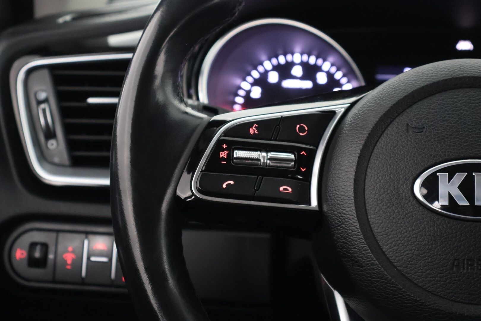 Kia Ceed 2022 1,0 T-GDI Mild-Hybrid 120hv EX SW DCT / Lämpöratti / Kaistavahti / P.kamera / CarPlay - 1- omisteinen Suomi-Auto / Erinomaisesti Huollettu!
