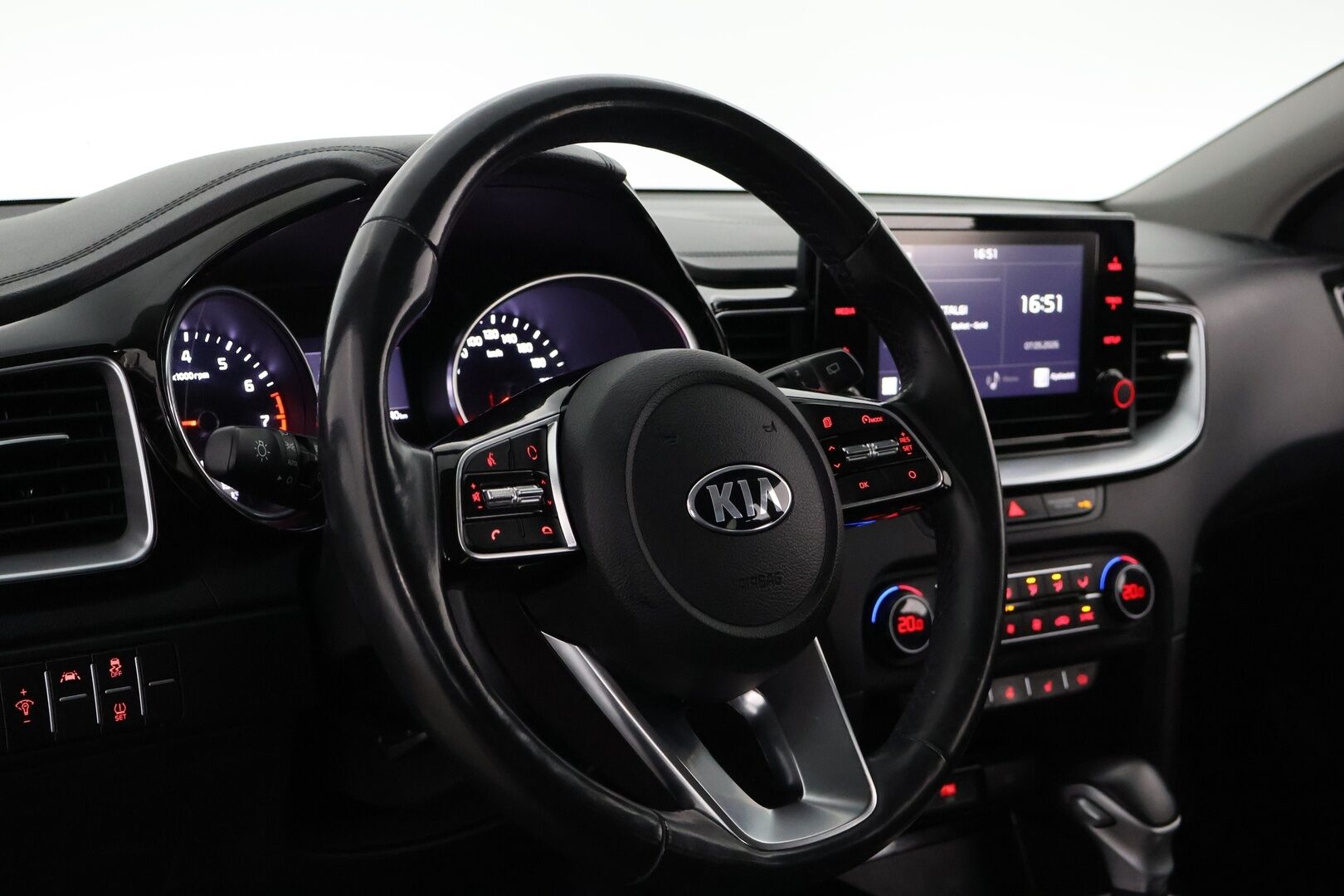 Kia Ceed 2022 1,0 T-GDI Mild-Hybrid 120hv EX SW DCT / Lämpöratti / Kaistavahti / P.kamera / CarPlay - 1- omisteinen Suomi-Auto / Erinomaisesti Huollettu!