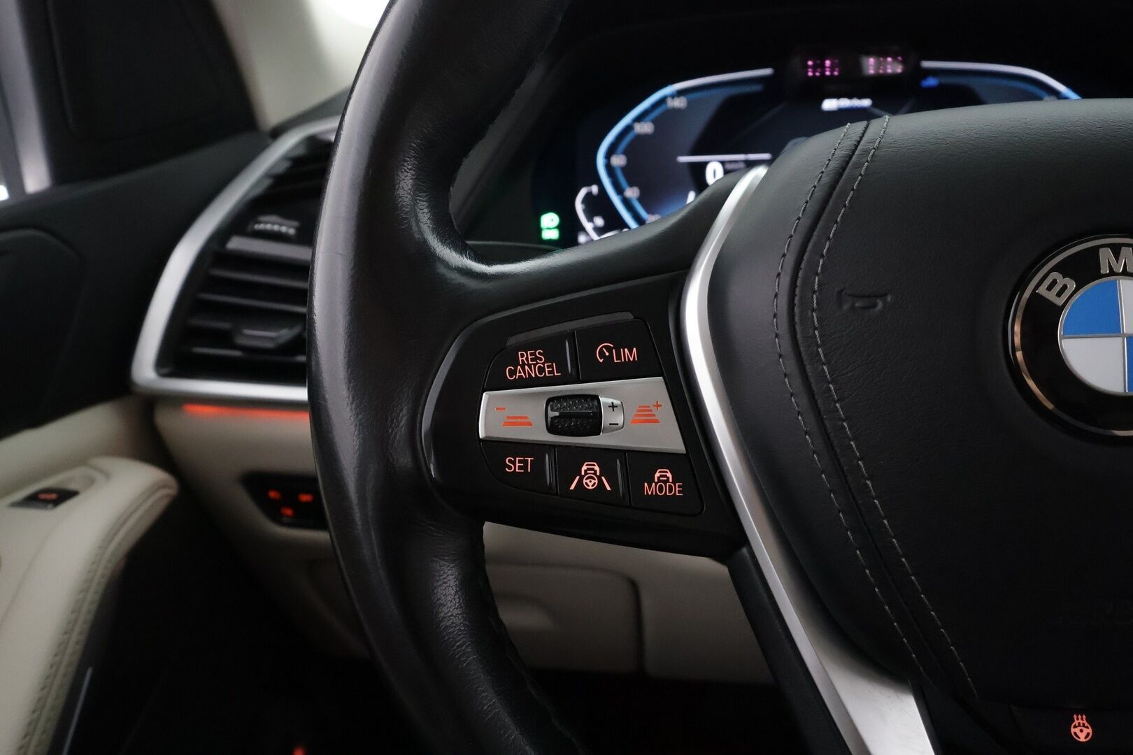 BMW X5 2021 G05 xDrive45e A Charged Edition - | ACC | Koukku | HUD | DAP | 360° | Muistipenkki | Ilma-Alusta | Sporttinahat | HiFi | Adapt. LED | Comfort Access | Ambient Light | Suomiauto |   