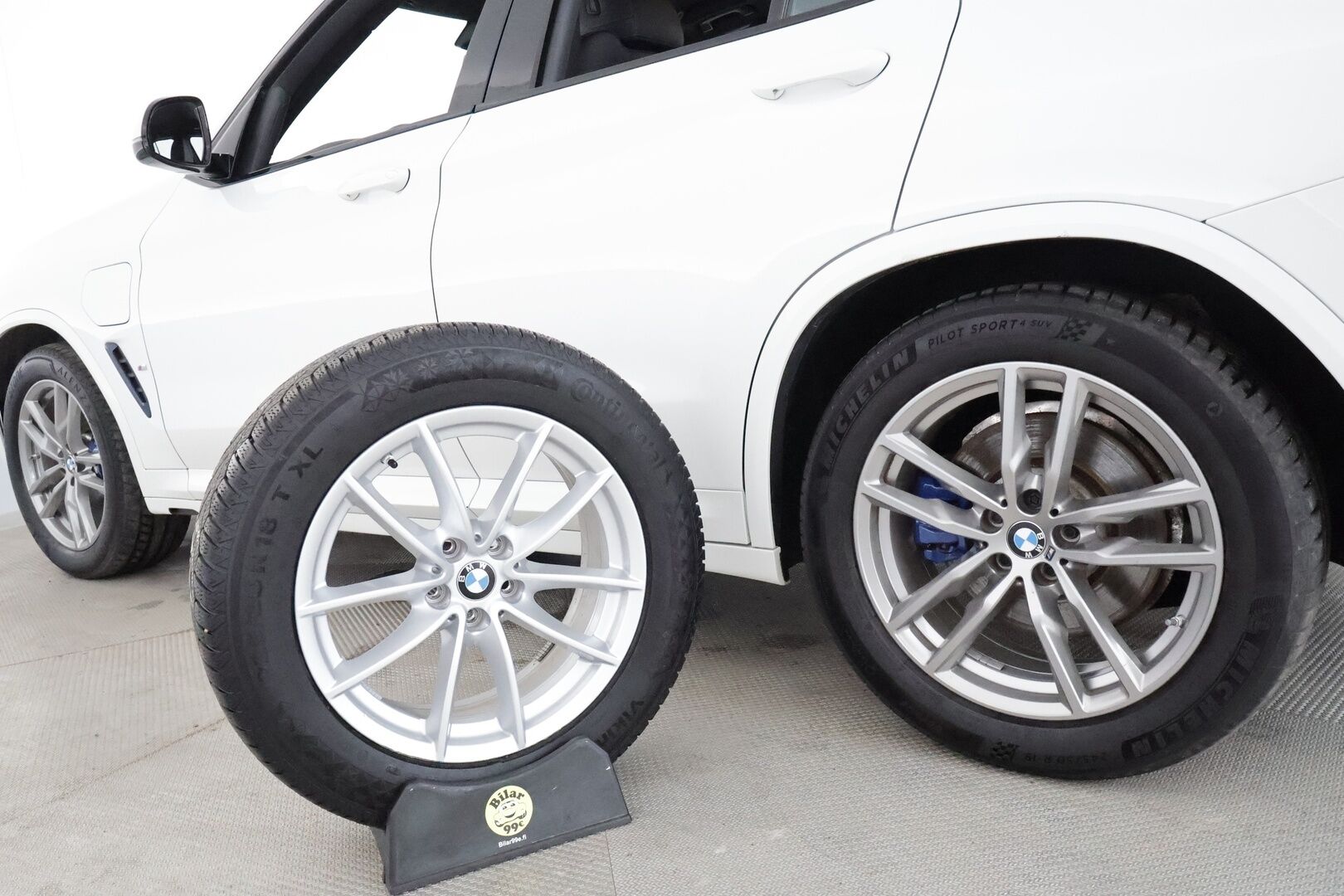 BMW X3 2021 G01 xDrive 30e A Charged Edition M Sport **Hifit / Vakkari / P.tutkat / Sporttiset puolinahat / Digimittaristo / LED** - 1.Om Suomi-auto / Kahdet renkaat aluvanteilla / Hieno kuntoinen - HULLU BLACKWEEK KORKOTARJOUS 2,49%