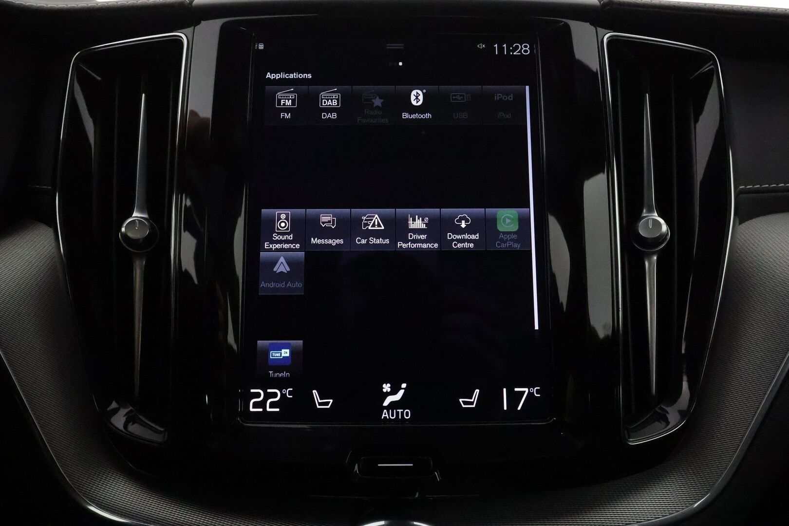 Volvo XC60 2021 T8 TwE AWD Business R-Design  **Panorama / H&K / Muistipenkki / BLIS / Koukku / Adap.vakkari / P-kamera** - 3,99 % KORKOTARJOUS TÄHÄN AUTOON - 1.Om Suomi-auto / kahdet renkaat aluvanteilla