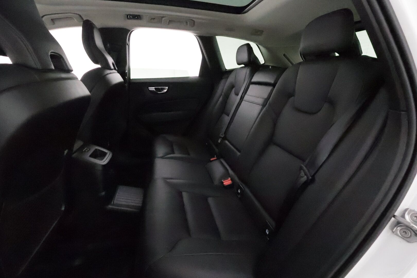 Volvo XC60 2021 T6 TwE AWD Business Inscription aut. *ACC / Panorama / Muistipenkki / Full LED / P.kamera / Koukku / Webasto / Navi* - BLIS / Suomi-auto / Kahdet renkaat aluvanteilla / Merkkihuollettu