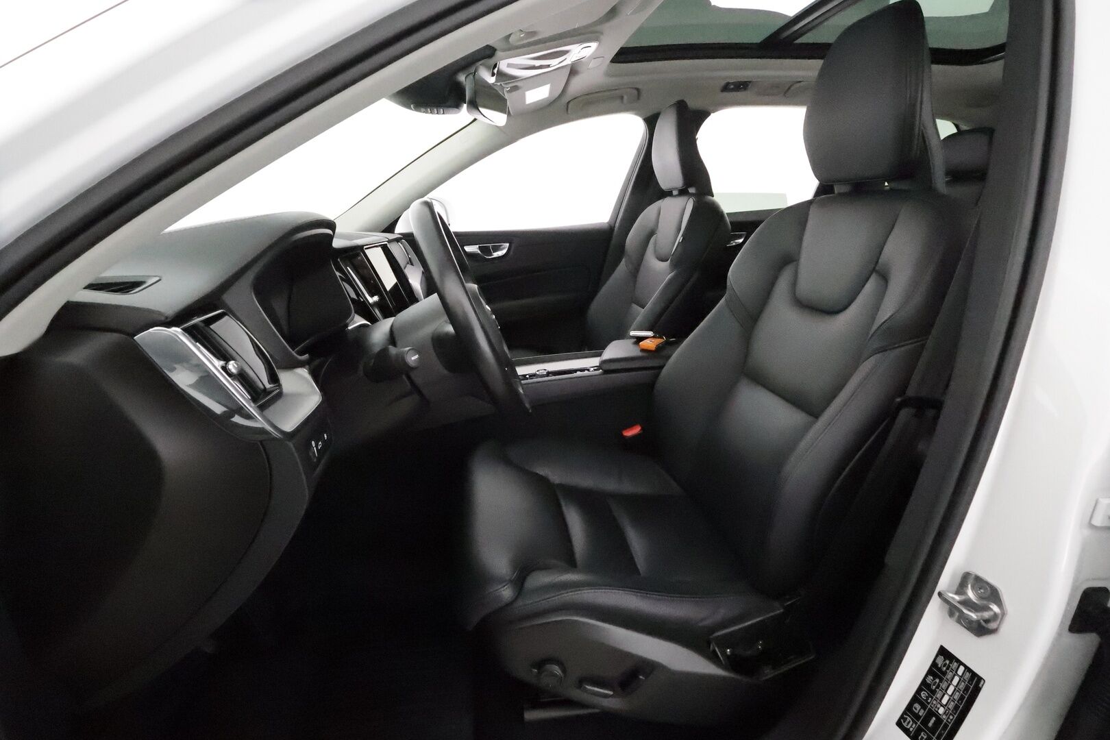 Volvo XC60 2021 T6 TwE AWD Business Inscription aut. *ACC / Panorama / Muistipenkki / Full LED / P.kamera / Koukku / Webasto / Navi* - BLIS / Suomi-auto / Kahdet renkaat aluvanteilla / Merkkihuollettu
