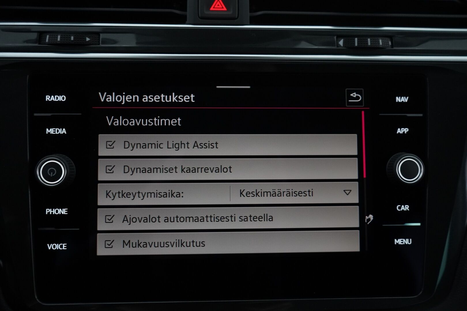 Volkswagen Tiguan 2021 Style Business eHybrid 180kW DSG *ACC / IQ-Lights / P-Kamera / Keyless* - 3,99 % KORKOTARJOUS TÄHÄN AUTOON - Kahdet hyvät renkaat / Merkkihuollettu