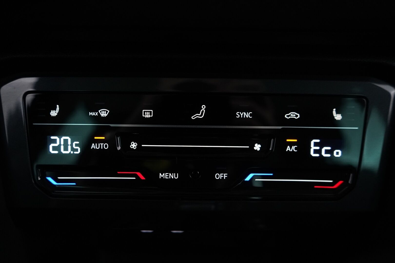 Volkswagen Tiguan 2021 Style Business eHybrid 180kW DSG *ACC / IQ-Lights / P-Kamera / Keyless* - 3,99 % KORKOTARJOUS TÄHÄN AUTOON - Kahdet hyvät renkaat / Merkkihuollettu