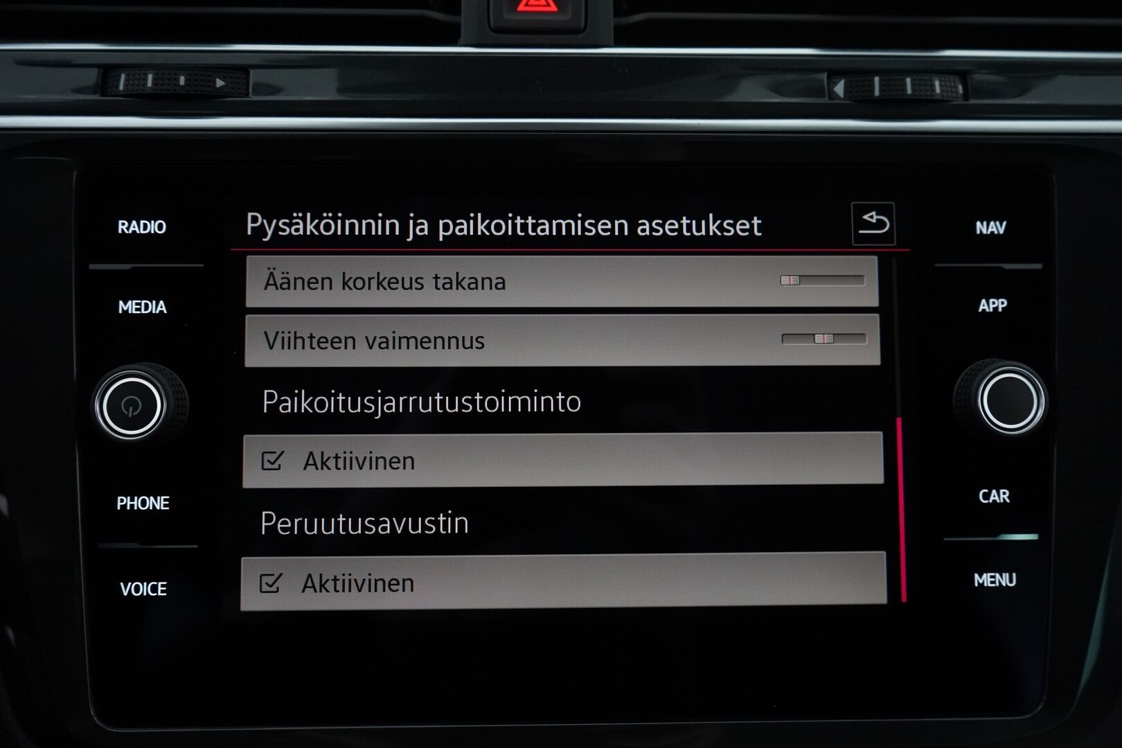 Volkswagen Tiguan 2021 Style Business eHybrid 180kW DSG *ACC / IQ-Lights / P-Kamera / Keyless* - 3,99 % KORKOTARJOUS TÄHÄN AUTOON - Kahdet hyvät renkaat / Merkkihuollettu
