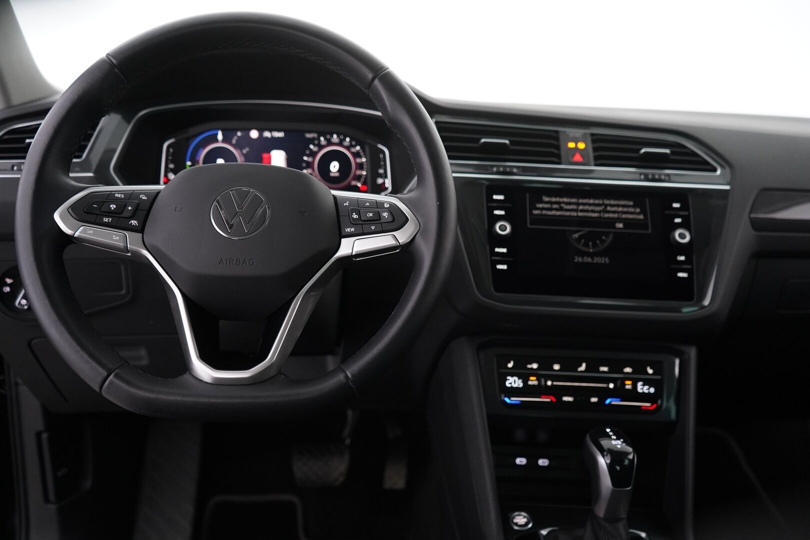 Volkswagen Tiguan 2021 Style Business eHybrid 180kW DSG *ACC / IQ-Lights / P-Kamera / Keyless* - 3,99 % KORKOTARJOUS TÄHÄN AUTOON - Kahdet hyvät renkaat / Merkkihuollettu