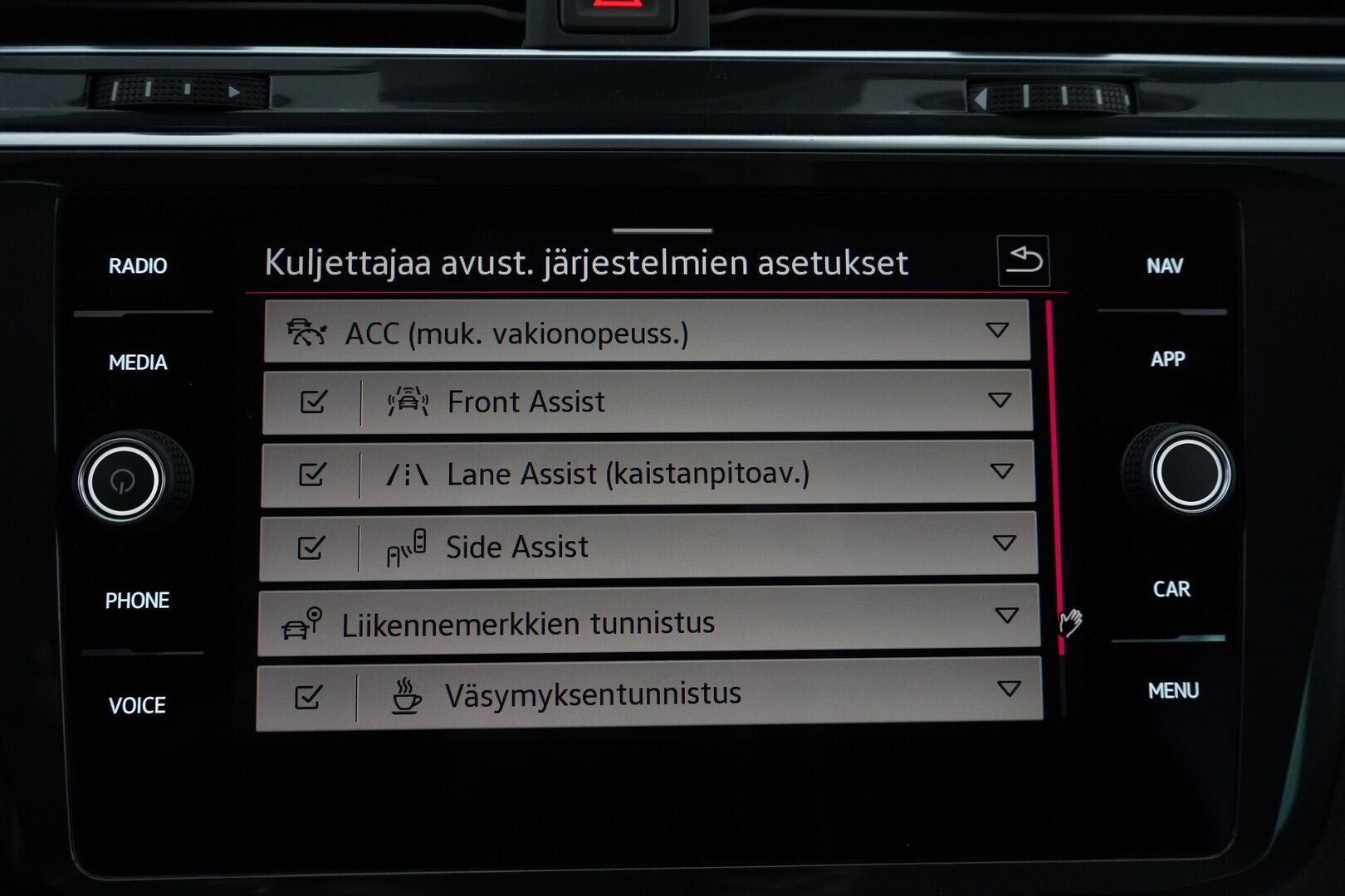 Volkswagen Tiguan 2021 Style Business eHybrid 180kW DSG *ACC / IQ-Lights / P-Kamera / Keyless* - 3,99 % KORKOTARJOUS TÄHÄN AUTOON - Kahdet hyvät renkaat / Merkkihuollettu