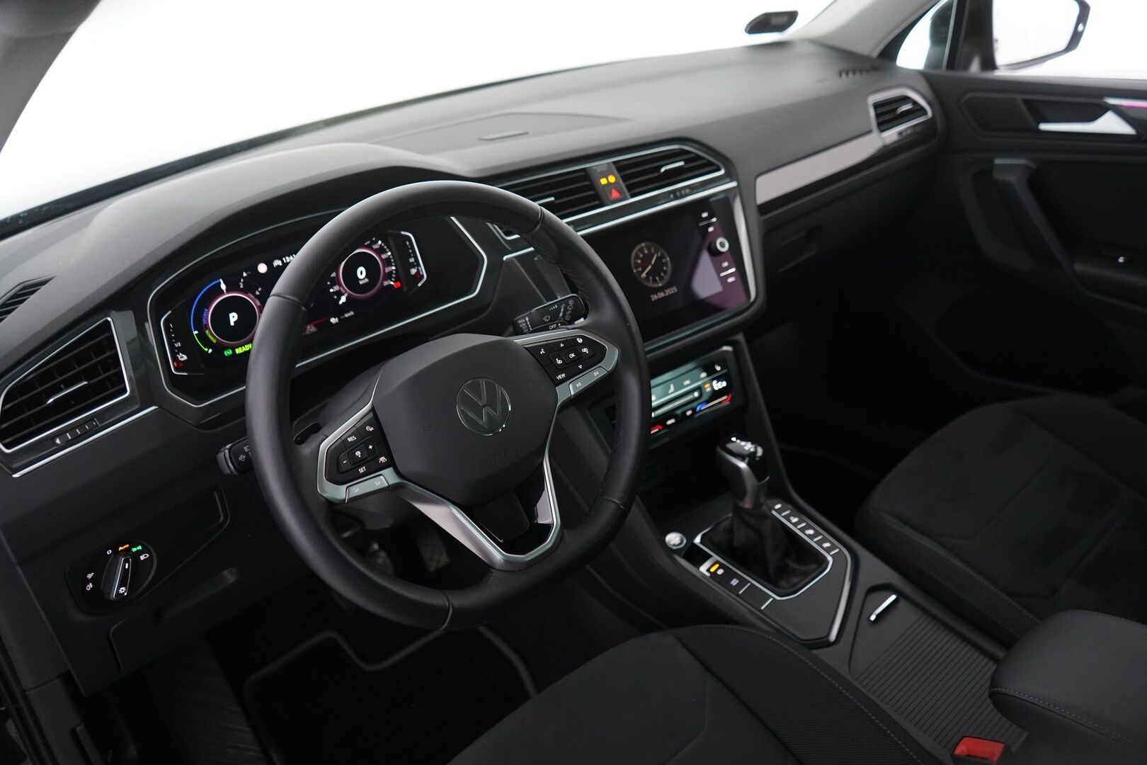 Volkswagen Tiguan 2021 Style Business eHybrid 180kW DSG *ACC / IQ-Lights / P-Kamera / Keyless* - 3,99 % KORKOTARJOUS TÄHÄN AUTOON - Kahdet hyvät renkaat / Merkkihuollettu