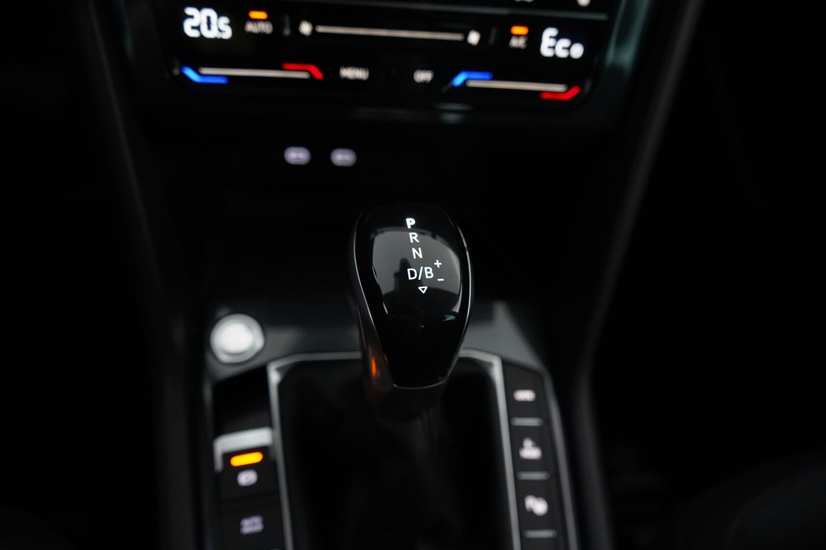 Volkswagen Tiguan 2021 Style Business eHybrid 180kW DSG *ACC / IQ-Lights / P-Kamera / Keyless* - 3,99 % KORKOTARJOUS TÄHÄN AUTOON - Kahdet hyvät renkaat / Merkkihuollettu