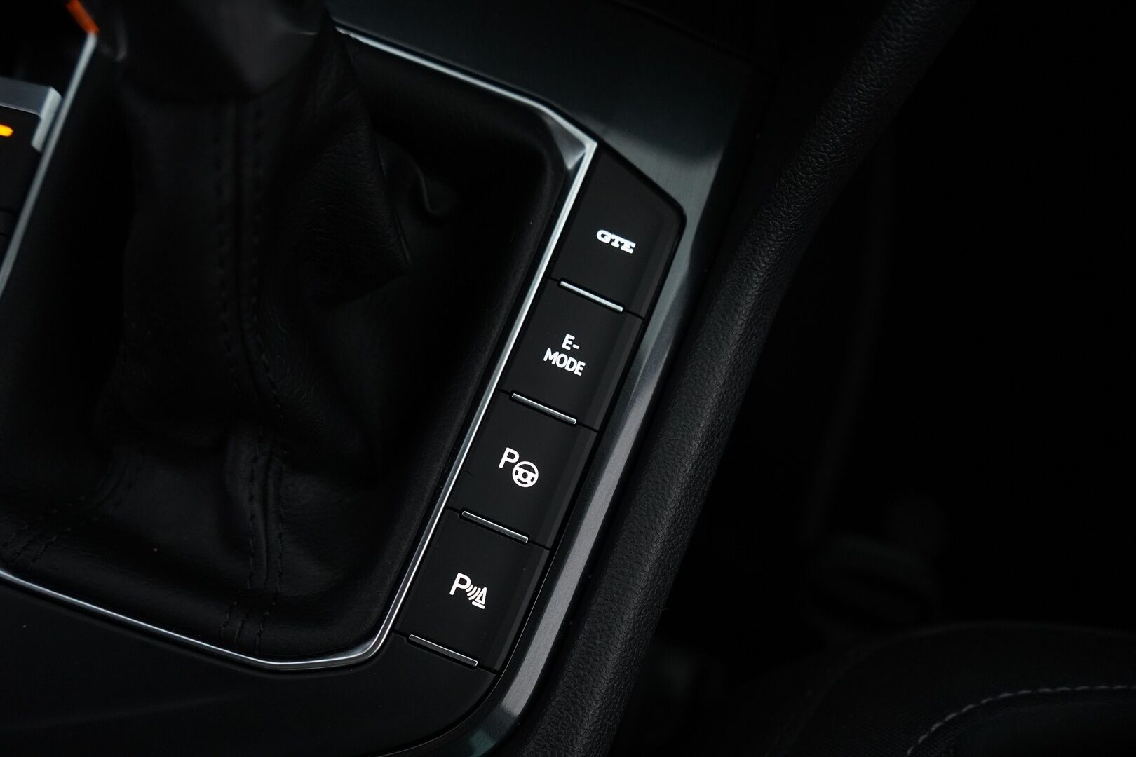 Volkswagen Tiguan 2021 Style Business eHybrid 180kW DSG *ACC / IQ-Lights / P-Kamera / Keyless* - 3,99 % KORKOTARJOUS TÄHÄN AUTOON - Kahdet hyvät renkaat / Merkkihuollettu