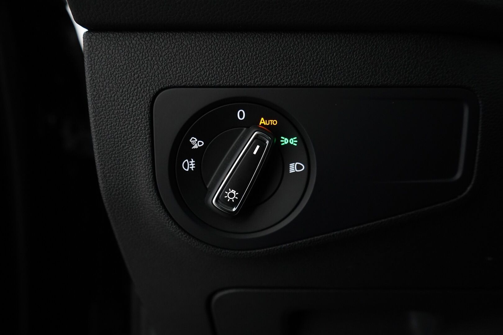 Volkswagen Tiguan 2021 Style Business eHybrid 180kW DSG *ACC / IQ-Lights / P-Kamera / Keyless* - 3,99 % KORKOTARJOUS TÄHÄN AUTOON - Kahdet hyvät renkaat / Merkkihuollettu