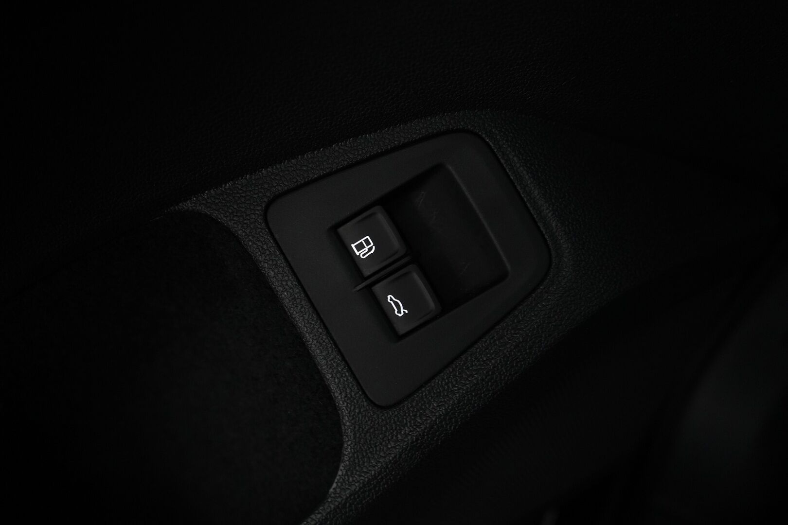 Volkswagen Tiguan 2021 Style Business eHybrid 180kW DSG *ACC / IQ-Lights / P-Kamera / Keyless* - 3,99 % KORKOTARJOUS TÄHÄN AUTOON - Kahdet hyvät renkaat / Merkkihuollettu