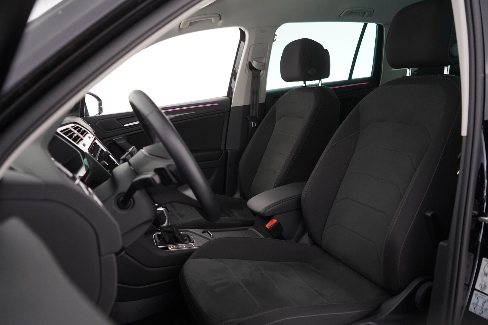 Volkswagen Tiguan 2021 Style Business eHybrid 180kW DSG *ACC / IQ-Lights / P-Kamera / Keyless* - 3,99 % KORKOTARJOUS TÄHÄN AUTOON - Kahdet hyvät renkaat / Merkkihuollettu