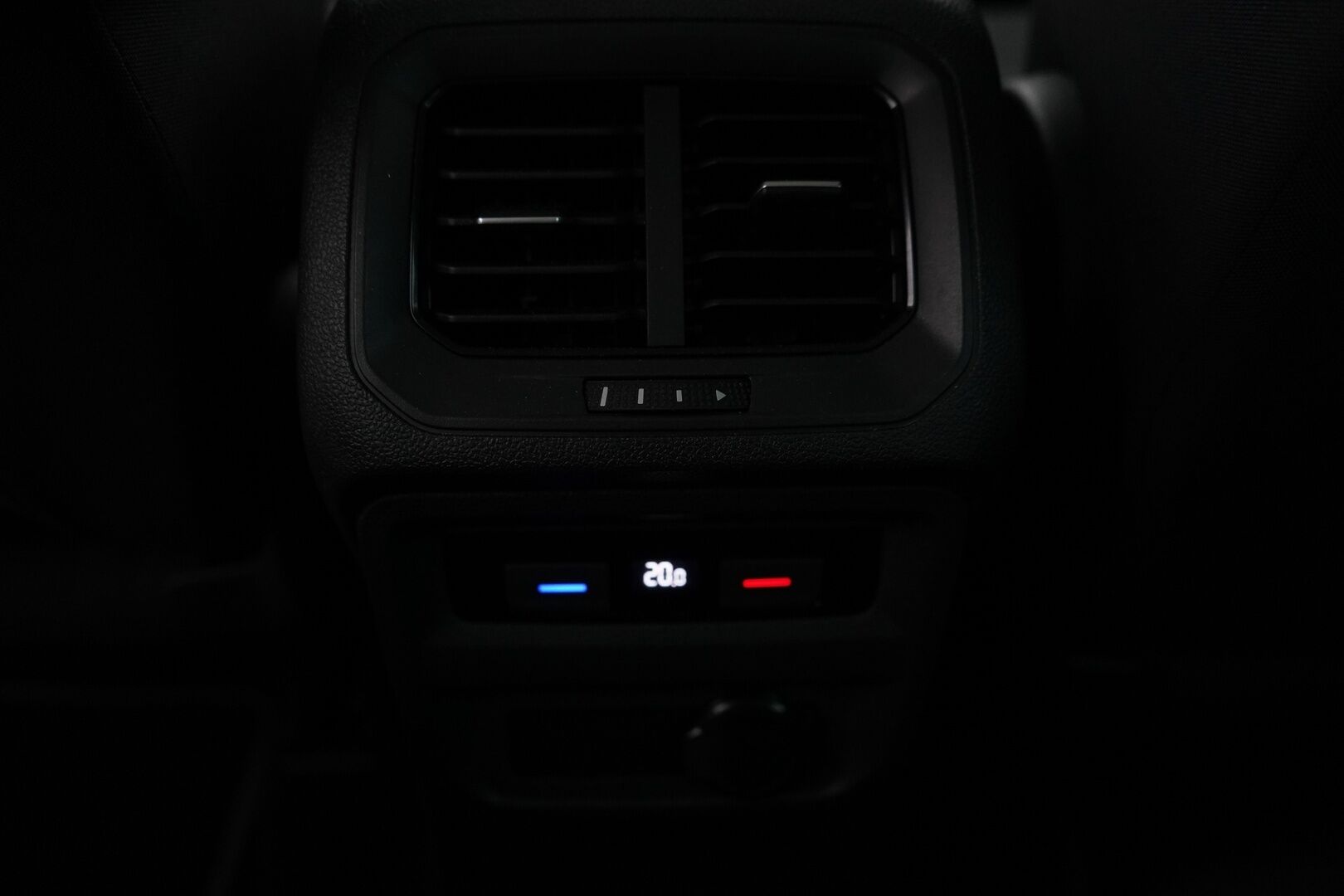 Volkswagen Tiguan 2021 Style Business eHybrid 180kW DSG *ACC / IQ-Lights / P-Kamera / Keyless* - 3,99 % KORKOTARJOUS TÄHÄN AUTOON - Kahdet hyvät renkaat / Merkkihuollettu