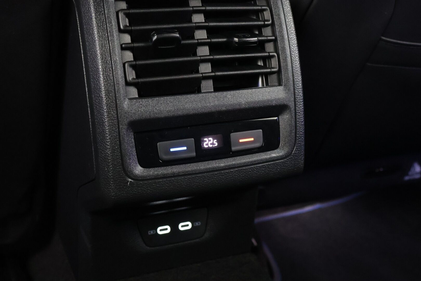 Volkswagen Golf 2021 R 2,0 TSI 282 kW ABT 4MOTION DSG - ABT tehtaat Teholisäys | Remus | IQ. Light | Adapt. vak. | Harman&Kardon | P-Kamera | BLIS | Keyless | Digimittaristo