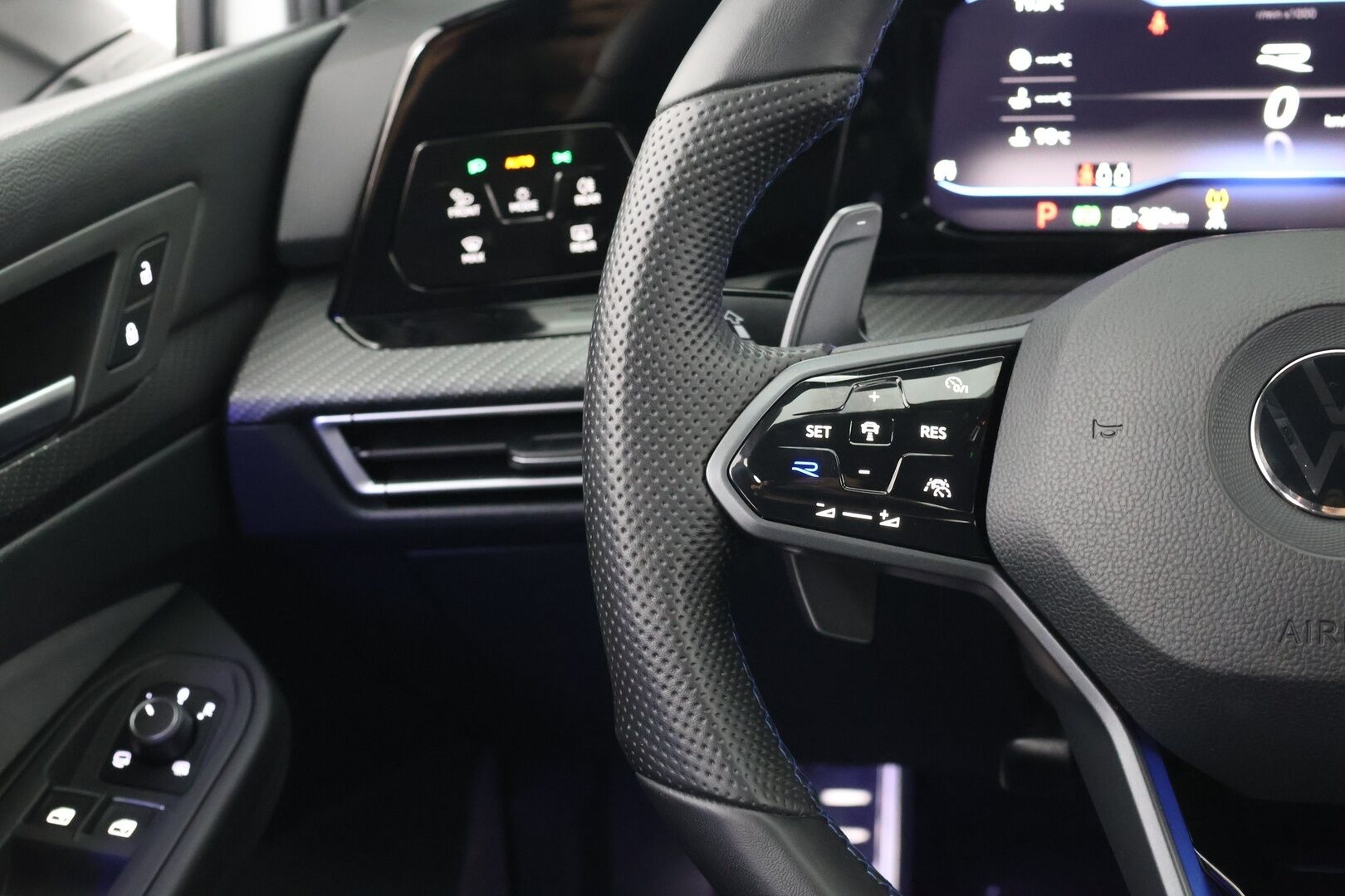 Volkswagen Golf 2021 R 2,0 TSI 282 kW ABT 4MOTION DSG - ABT tehtaat Teholisäys | Remus | IQ. Light | Adapt. vak. | Harman&Kardon | P-Kamera | BLIS | Keyless | Digimittaristo